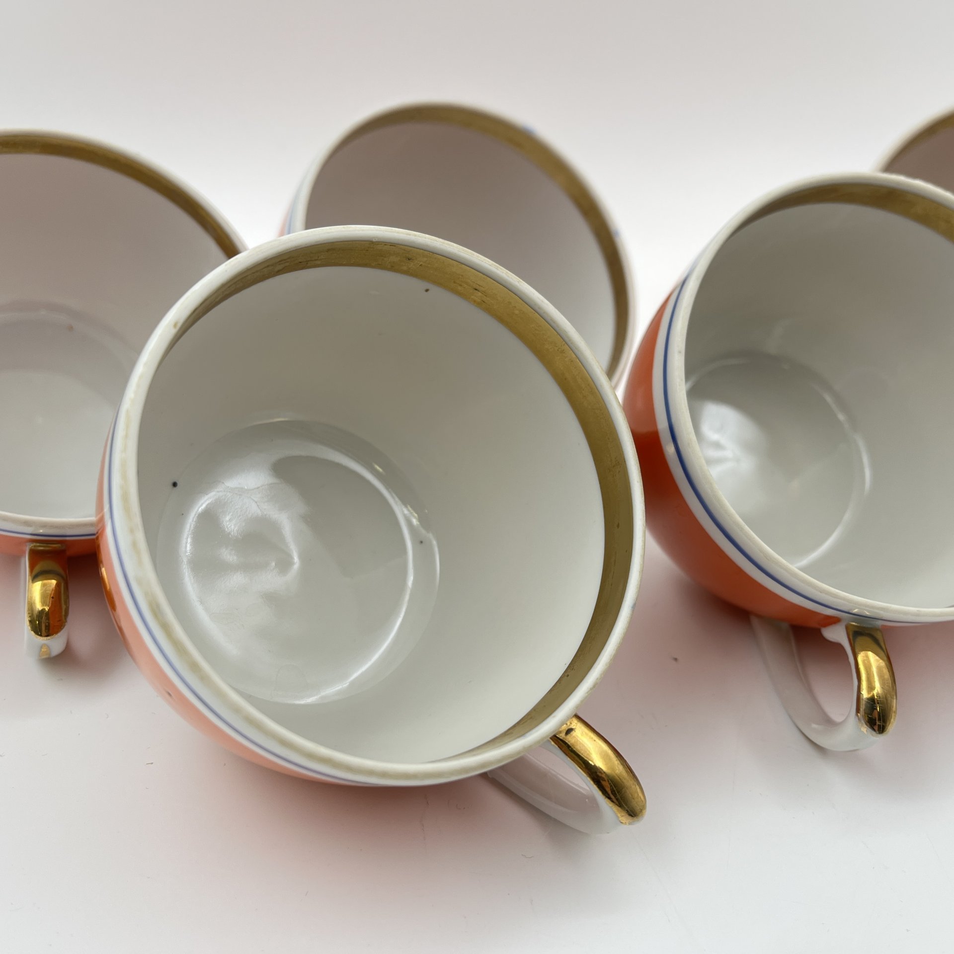 Сервиз чайный оранжевого оттенка на 6 персон, украшенный синими линиями (14 предметов, фарфор, крытье, золочение, Дмитровский фарфоровый завод (ДФЗ Вербилки), СССР, 1954-1965 гг.