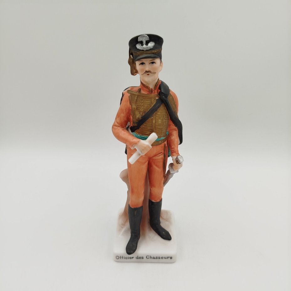 Статуэтка  «Офицер-охотник» ("Officier des Chasseurs")  из серии "Армия Наполеона", бисквит, роспись, золочение