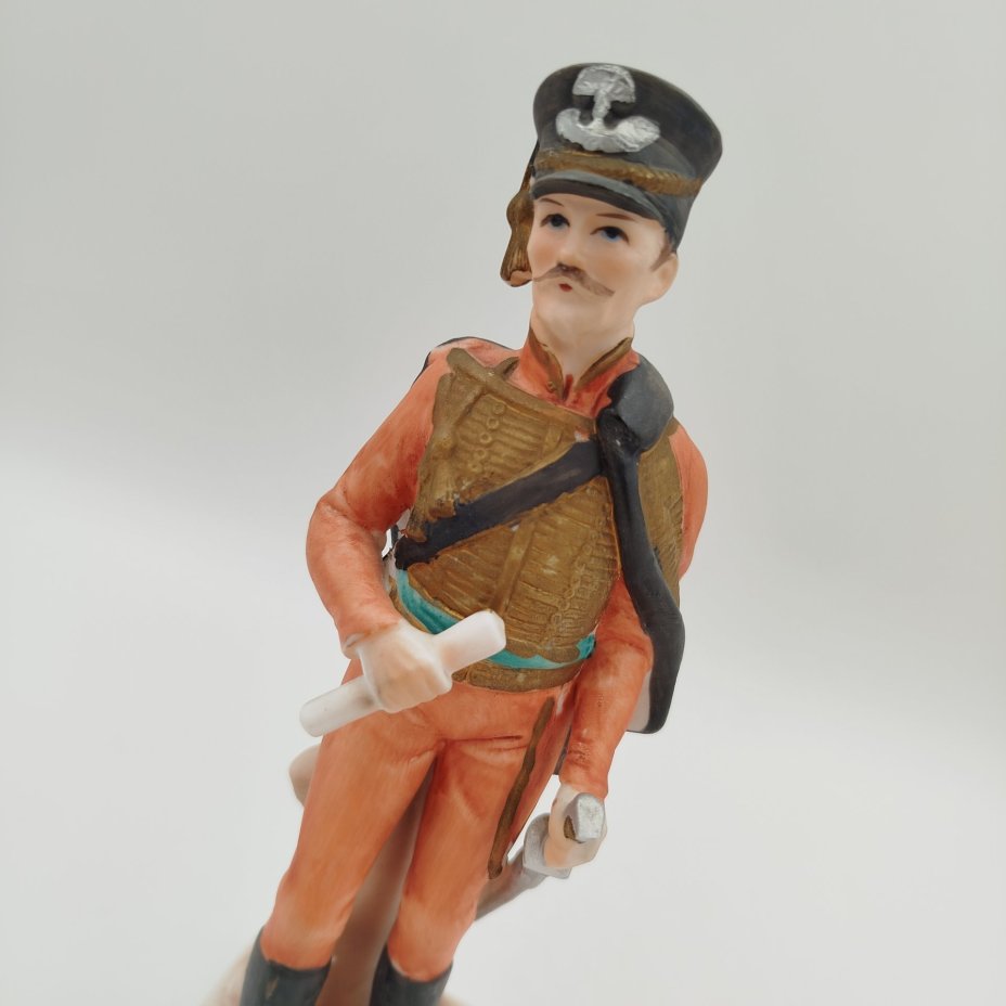 Статуэтка  «Офицер-охотник» ("Officier des Chasseurs")  из серии "Армия Наполеона", бисквит, роспись, золочение