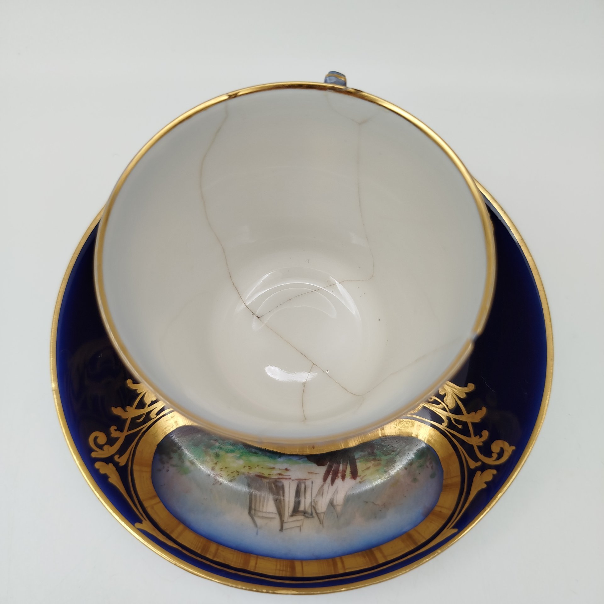 Пара кофейная с батальным сюжетом "Битва при Морле" (выполнена для дворца Тюильри "Chateau des Tuileries"), фарфор, крытье кобальтом, роспись, золочение, Севрская фарфоровая мануфактура (Sevres), Франция, 1844 г.