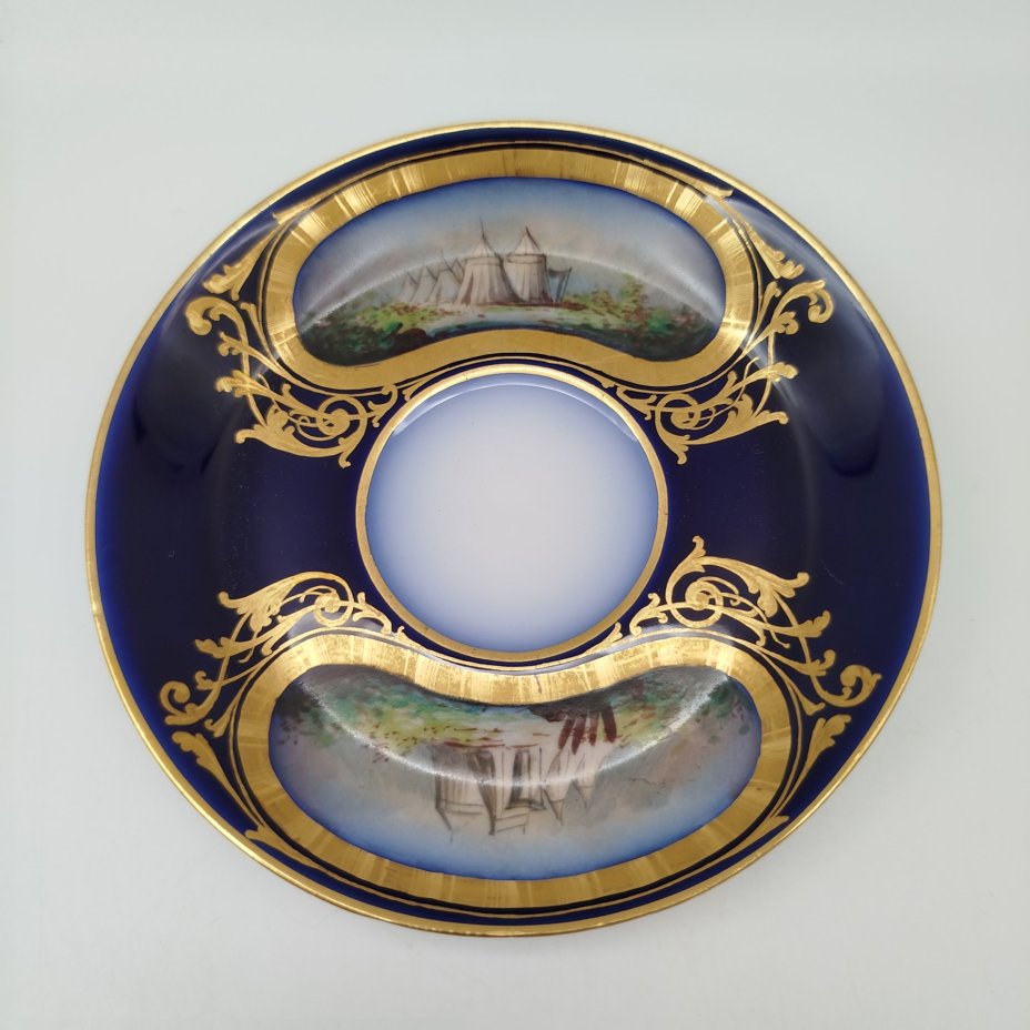 Пара кофейная с батальным сюжетом "Битва при Морле" (выполнена для дворца Тюильри "Chateau des Tuileries"), фарфор, крытье кобальтом, роспись, золочение, Севрская фарфоровая мануфактура (Sevres), Франция, 1844 г.