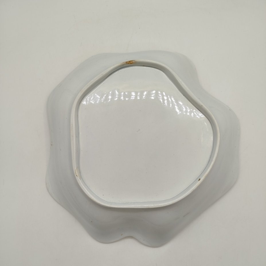 Блюдо фигурное в стиле модерн с цветочным декором