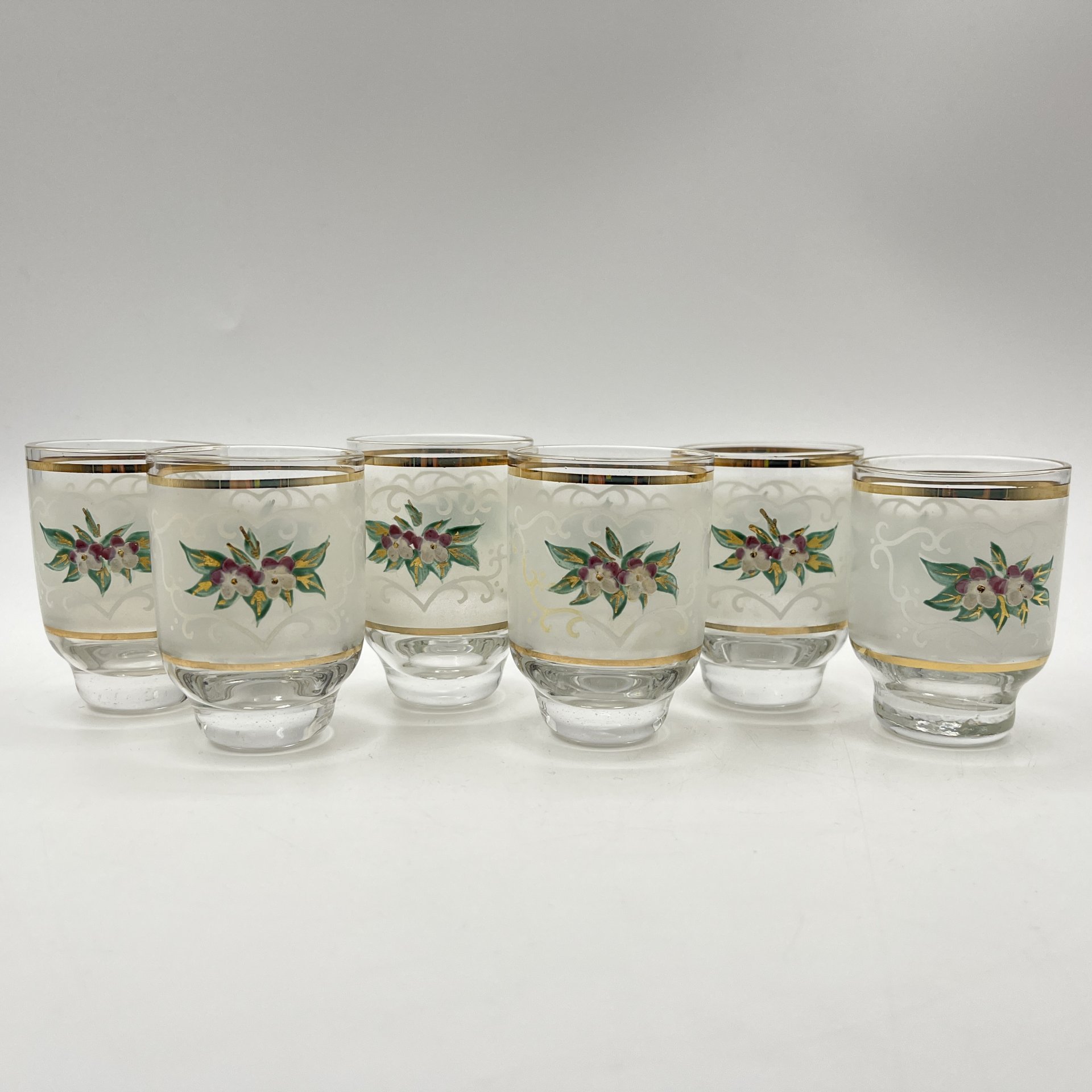 Набор из шести стопок с лепным цветочным декором, стекло, роспись, матирование, лепнина, золочение, Bohemia Crystal (Bohemia Glass), Чехия, 1980-2000 гг.