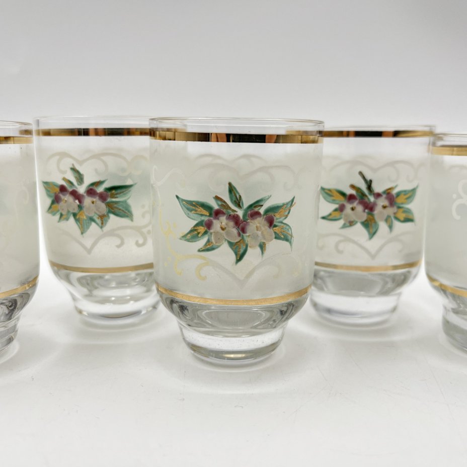 Набор из шести стопок с лепным цветочным декором, стекло, роспись, матирование, лепнина, золочение, Bohemia Crystal (Bohemia Glass), Чехия, 1980-2000 гг.