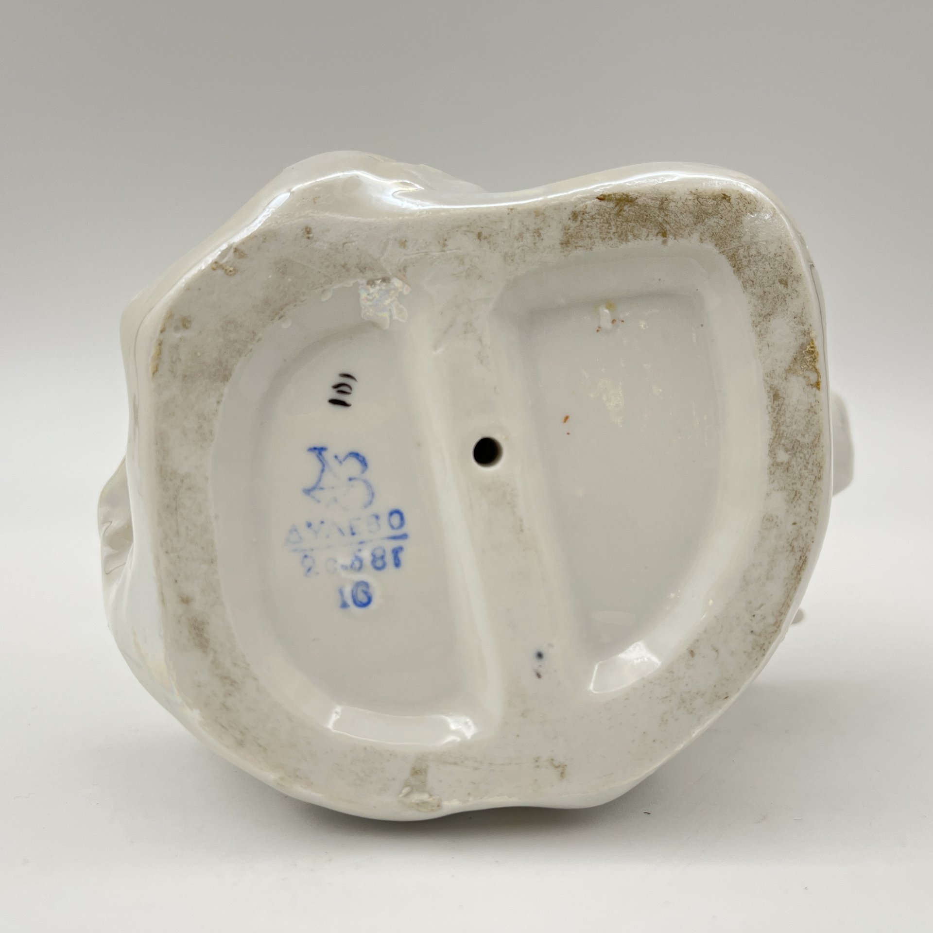 Статуэтка «Царевна-Лебедь», скульптор П.М.Кожин, фарфор, роспись, золочение, Дулевский фарфоровый завод (Дулёво), СССР, 1968 г.