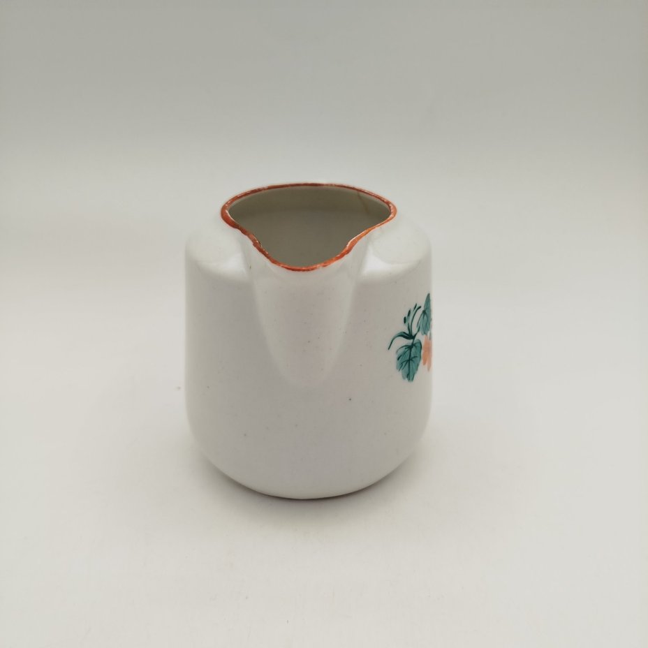 Молочник с растительным декором, фарфор, роспись, Кузяевский фарфоровый завод, СССР, 1946-1961 гг.