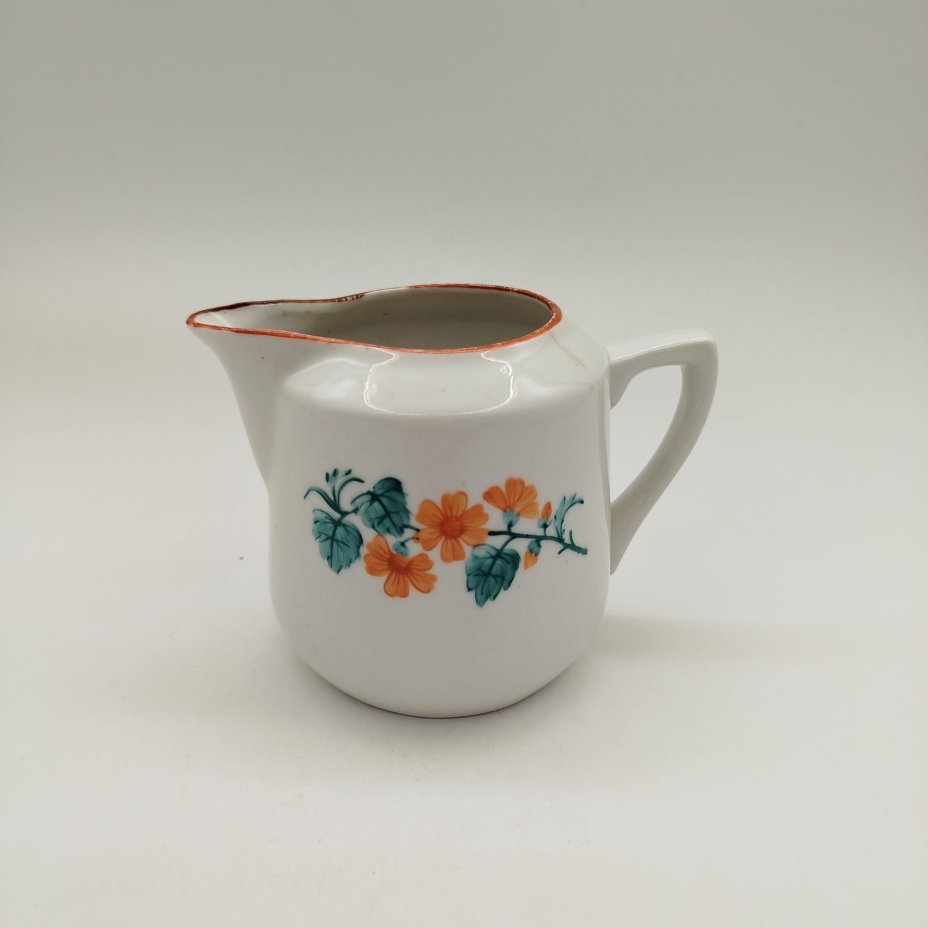 Молочник с растительным декором, фарфор, роспись, Кузяевский фарфоровый завод, СССР, 1946-1961 гг.