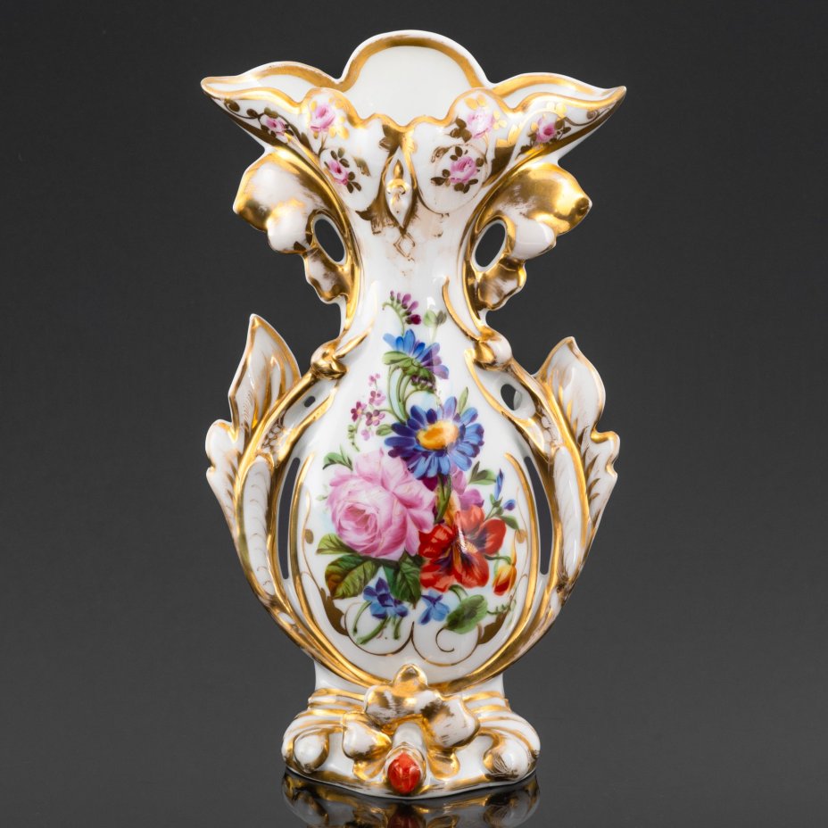 Ваза с цветочной росписью