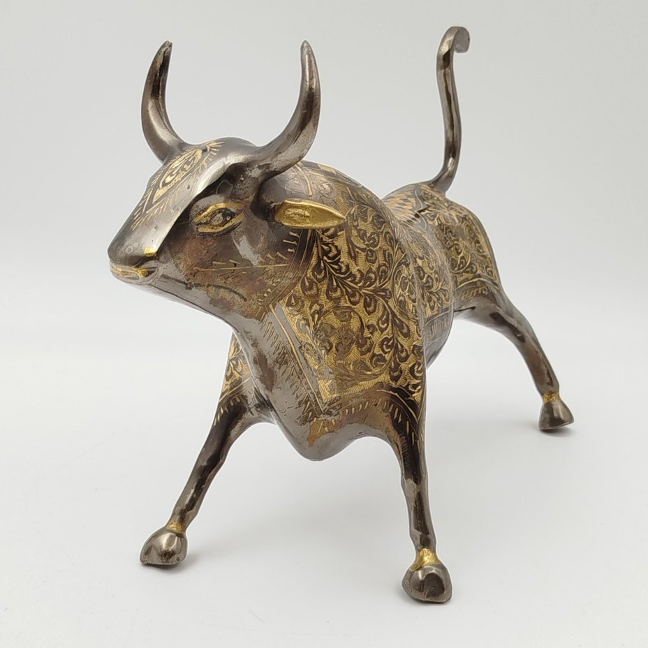 Статуэтка в восточном стиле "Бык" с растительным декором