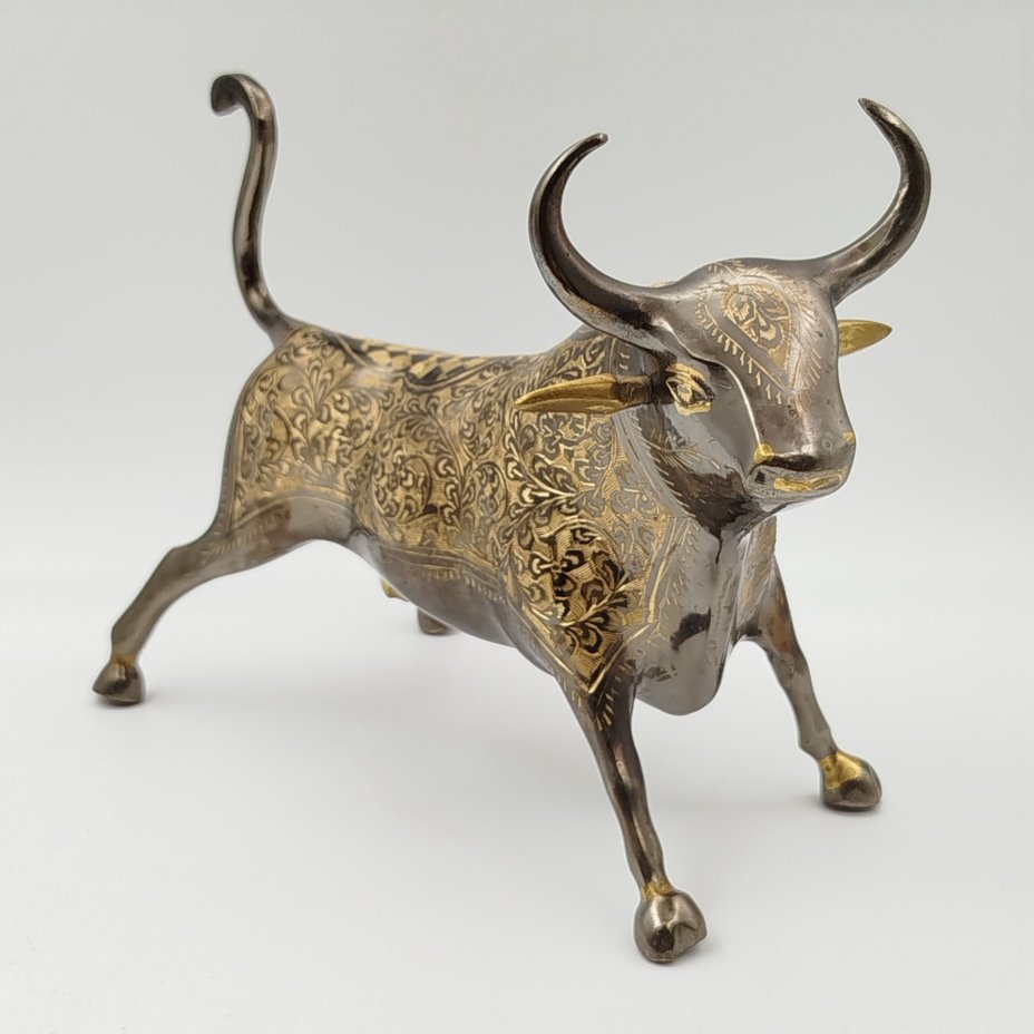 Статуэтка в восточном стиле "Бык" с растительным декором