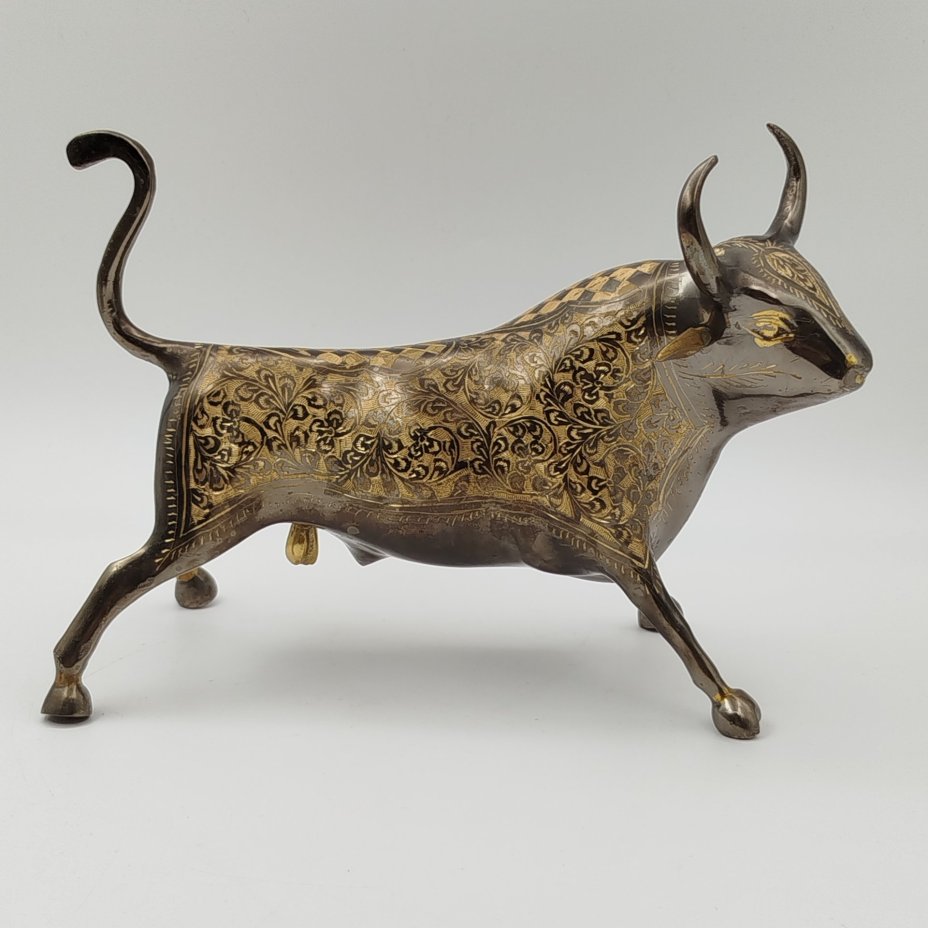 Статуэтка в восточном стиле "Бык" с растительным декором