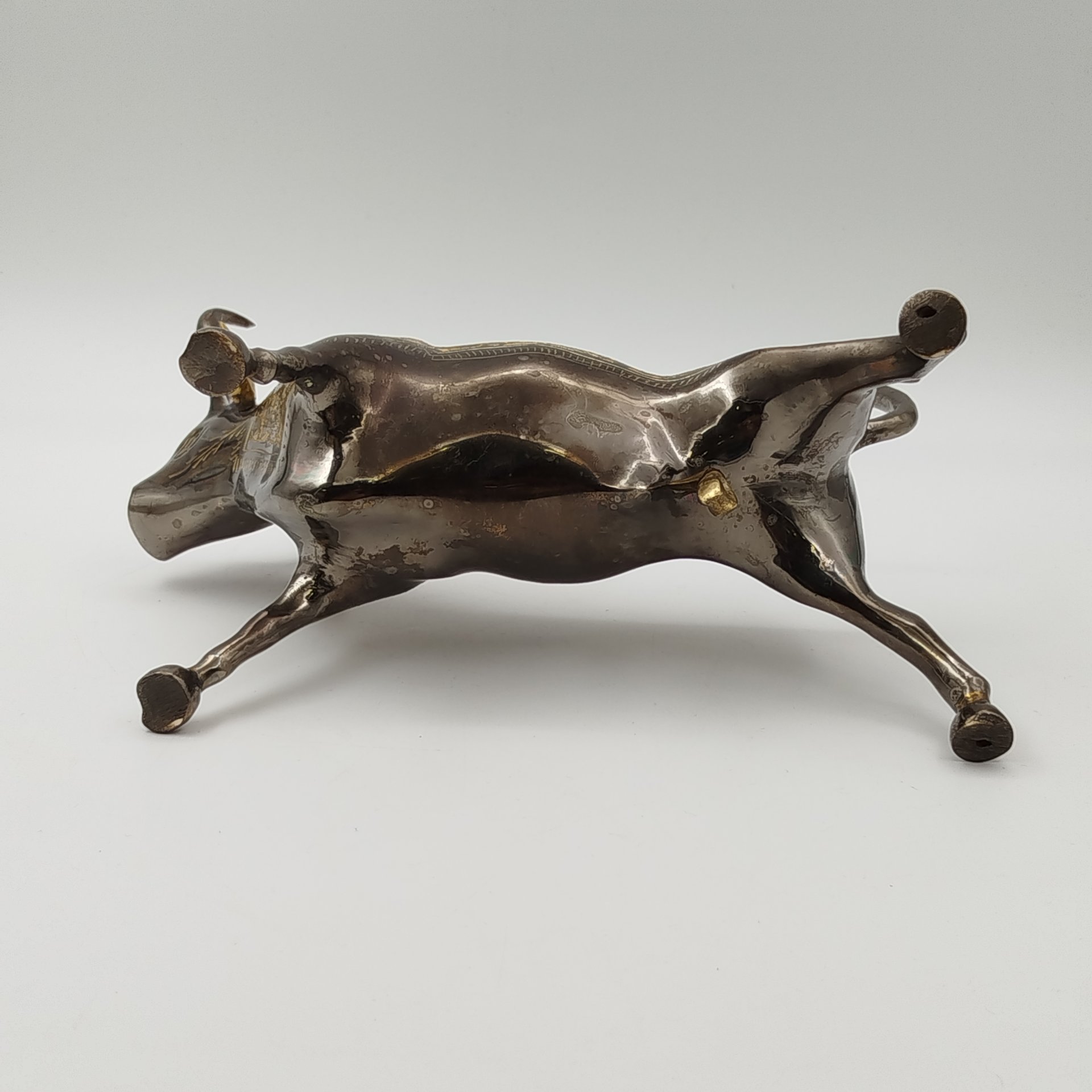 Статуэтка в восточном стиле "Бык" с растительным декором