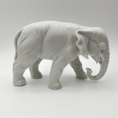 Статуэтка "Слон с опущенным вниз хоботом", фарфор, Европа, 1960-1980 гг.