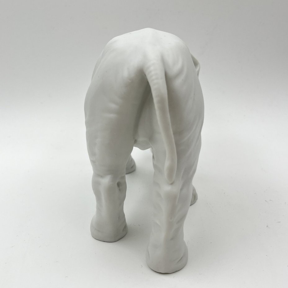 Статуэтка "Слон с опущенным вниз хоботом", фарфор, Европа, 1960-1980 гг.