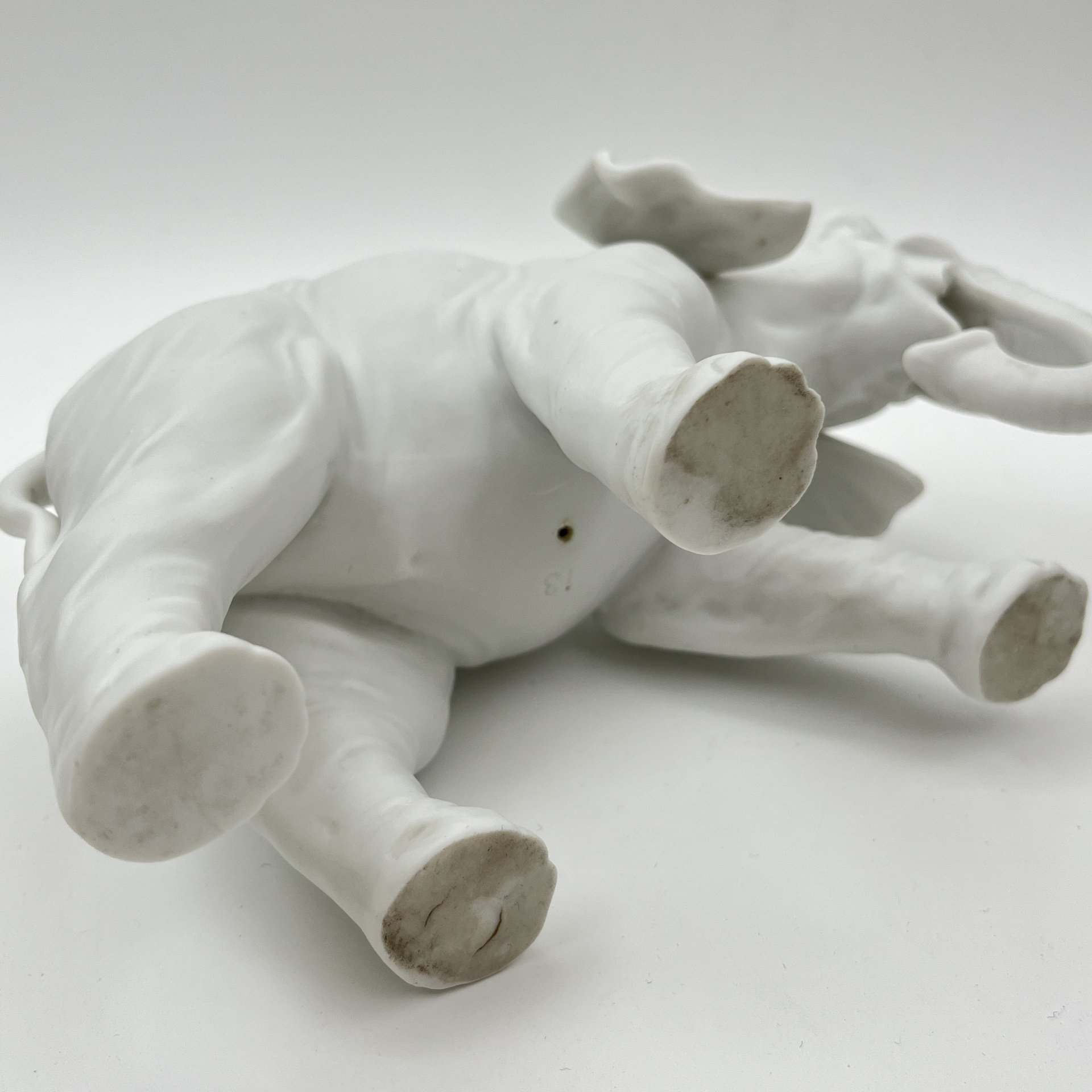 Статуэтка "Слон с опущенным вниз хоботом", фарфор, Европа, 1960-1980 гг.