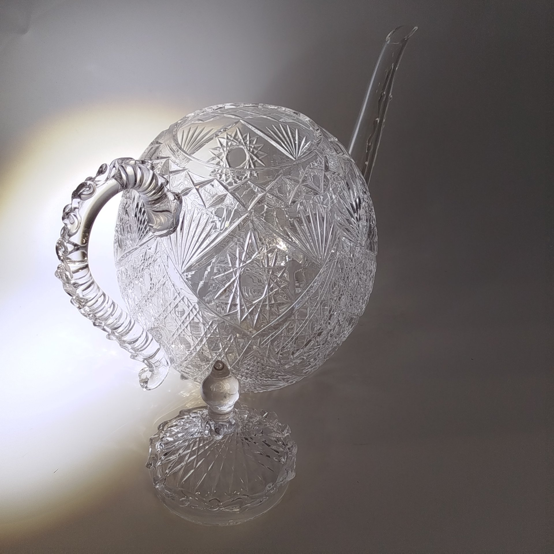 Чайник с рельефным геомерическим декором, хрусталь, пресс, Гусевской хрустальный завод (Гусь-Хрустальный), Российская Федерация, 2000-2010 гг.