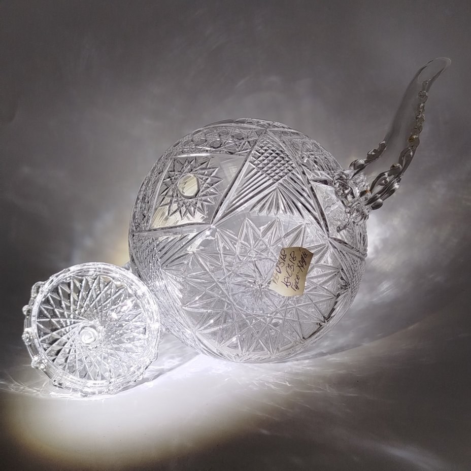 Чайник с рельефным геомерическим декором, хрусталь, пресс, Гусевской хрустальный завод (Гусь-Хрустальный), Российская Федерация, 2000-2010 гг.