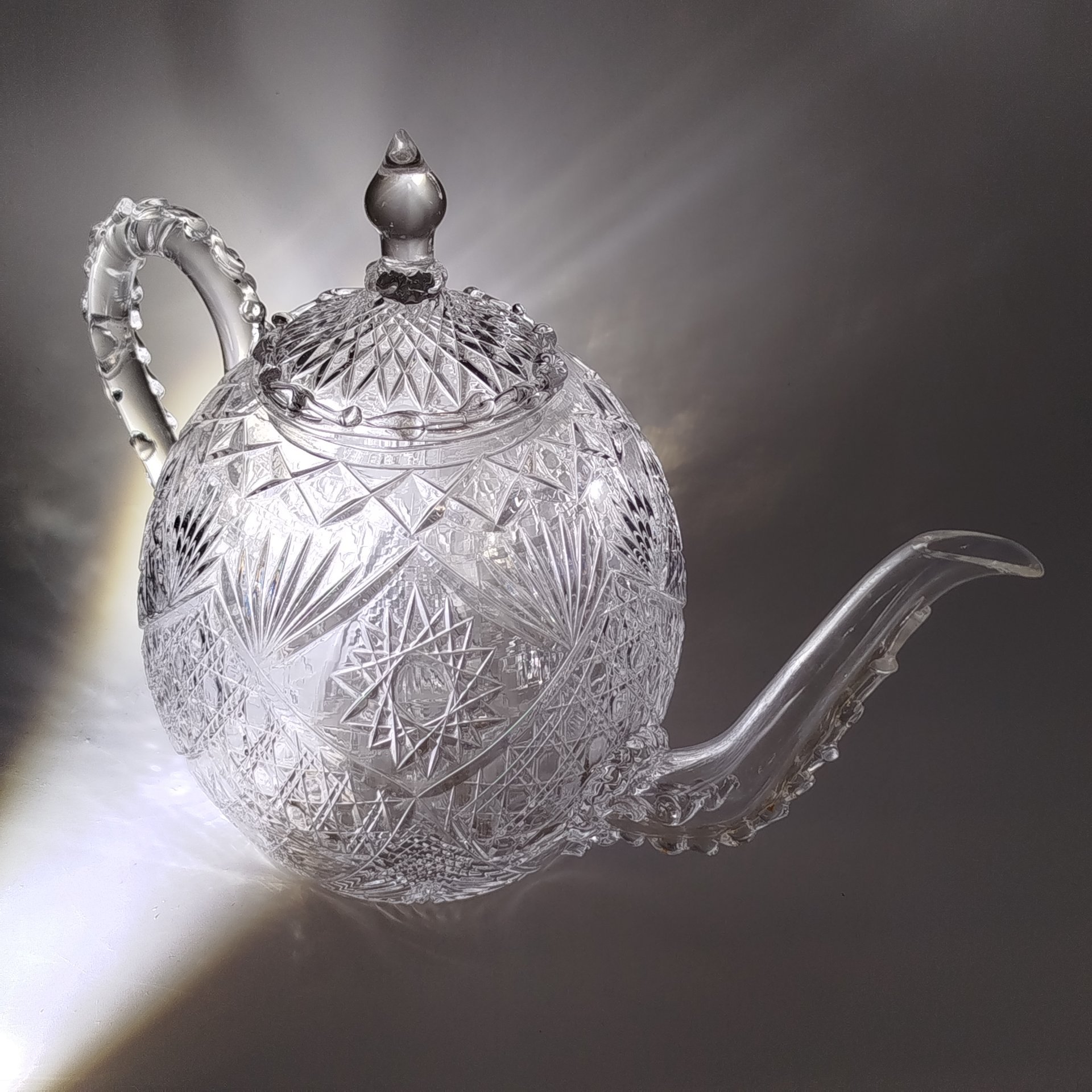Чайник с рельефным геомерическим декором, хрусталь, пресс, Гусевской хрустальный завод (Гусь-Хрустальный), Российская Федерация, 2000-2010 гг., Гусевской хрустальный завод (Гусь-Хрустальный)