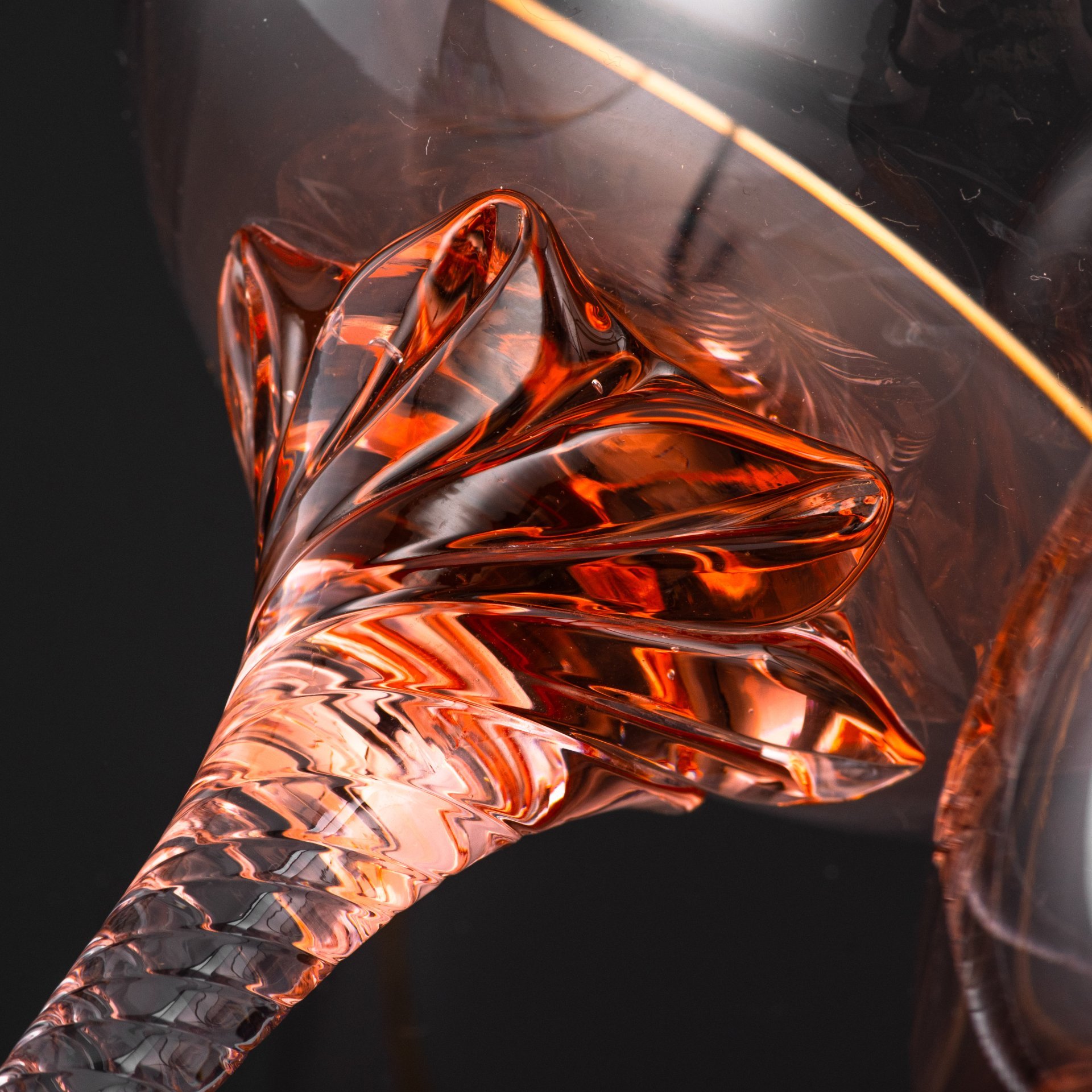 Набор бокалов для игристых вин и шампанского формы "шале" розоватого оттенка на витых ножках (6 шт.), стекло, гутная техника, Bohemia Crystal (Bohemia Glass), Чехословакия, 1970-1990 гг.