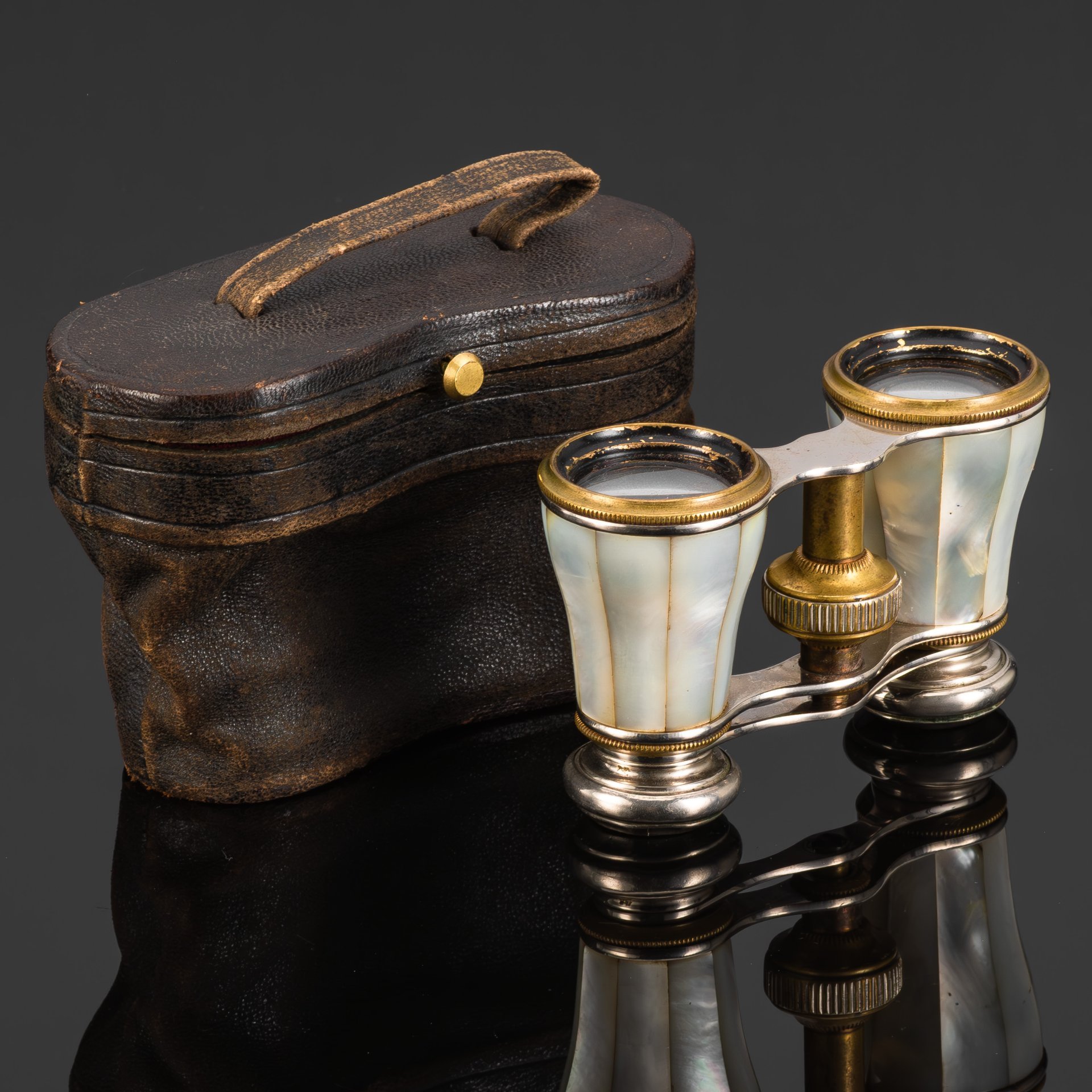 Бинокль театральный в кофре