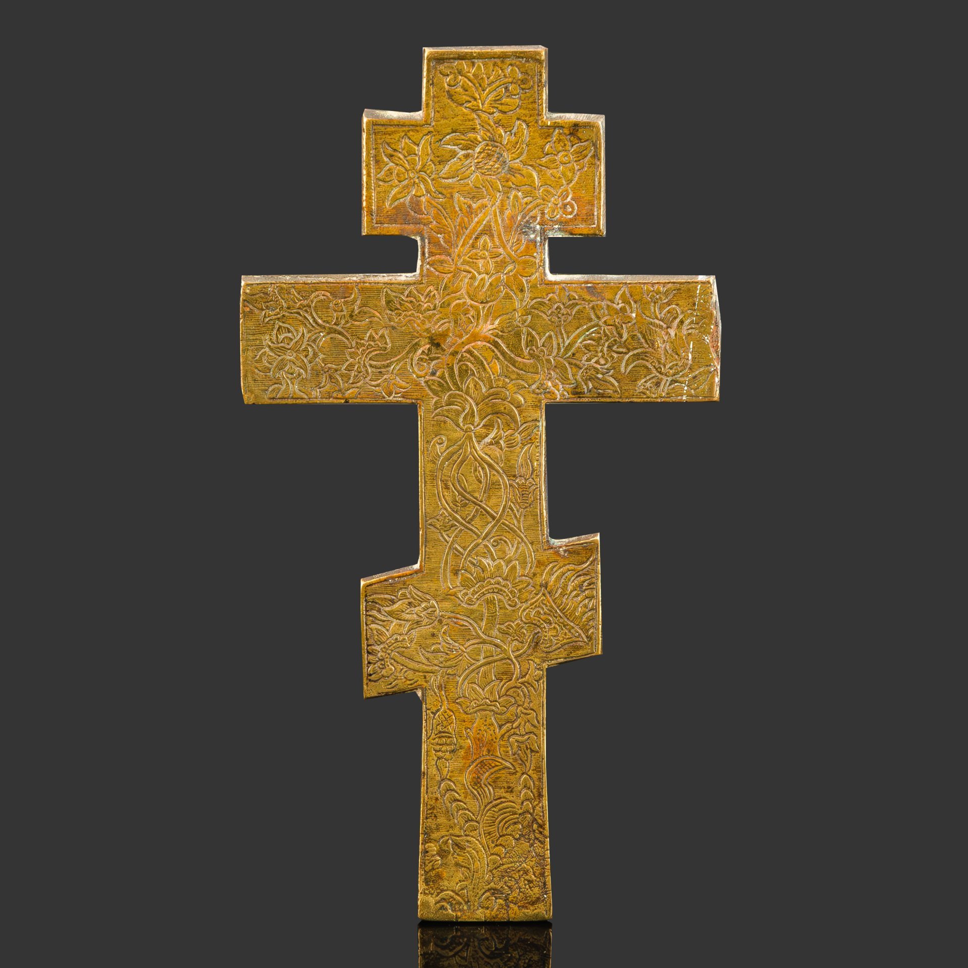 Крест киотный "Распятие Христово" с растительным декором на обороте