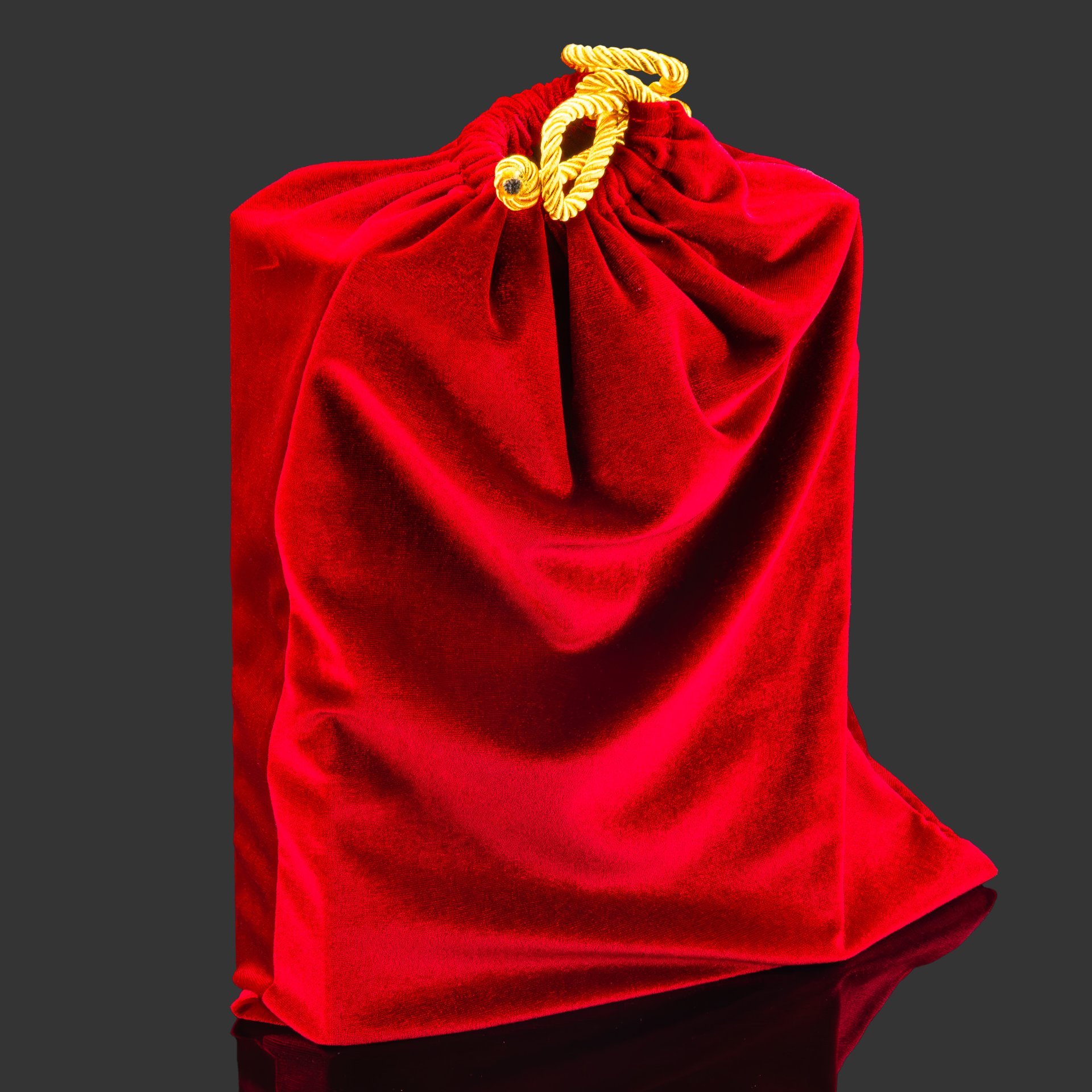 Подарочный набор с книгой "Кодекс чести русского офицера" и иконой "Георгий Победоносец", бумага, кожаный переплет, тиснение, золочение, обрез с принтом; дерево, металл, серебрение, серебро; в подарочном коробе с бархатным ложеменом, обтянутом кожей и бархатной подарочной упаковке, Российская Федерация, 2025 г.