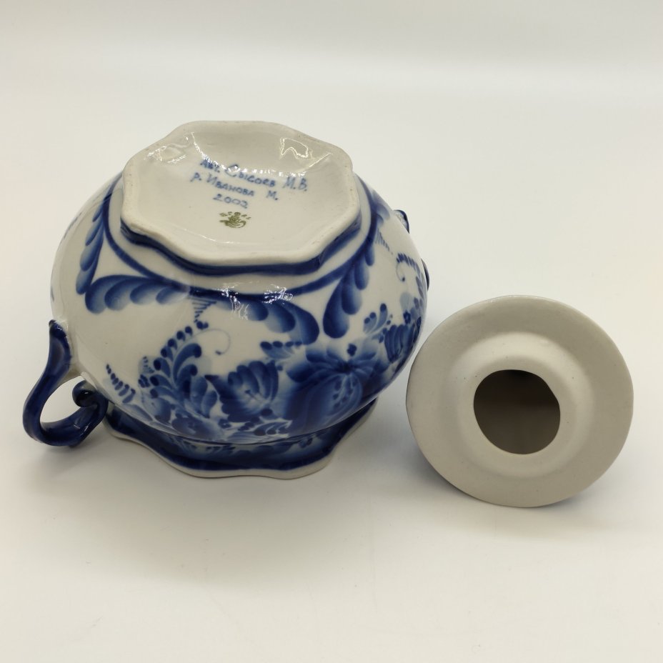 Сахарница (ёмкость для хранения) с цветочным декором, авт. М.В. Сысоев, р. М. Иванова, Гжель