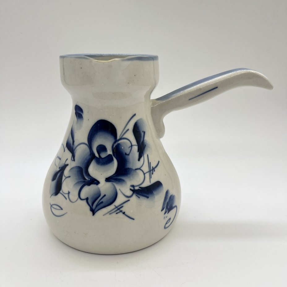 Турка с цветочным декором, фарфор, роспись, Речицкий фарфоровый завод (Гжель), СССР, 1970-1980 гг.