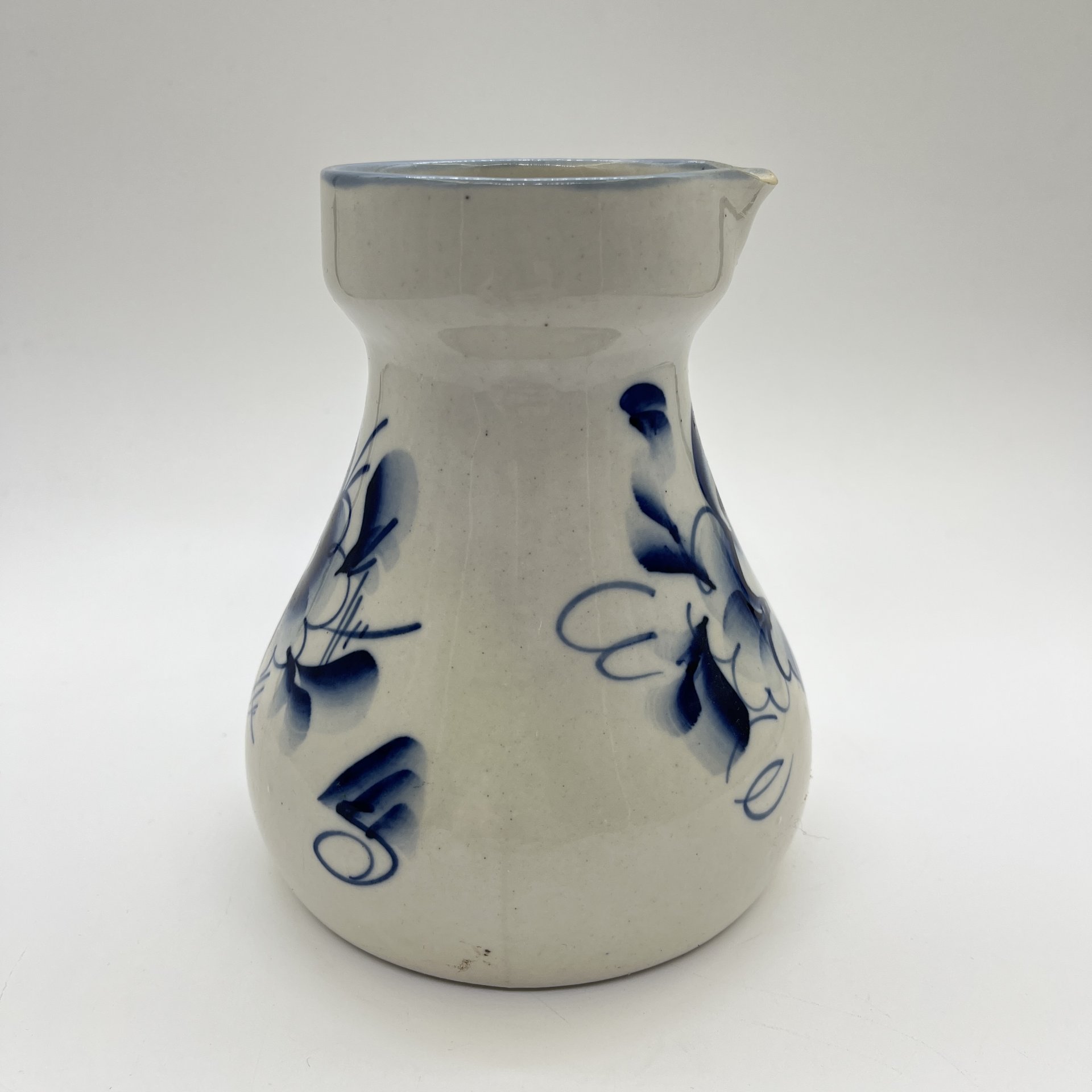 Турка с цветочным декором, фарфор, роспись, Речицкий фарфоровый завод (Гжель), СССР, 1970-1980 гг.