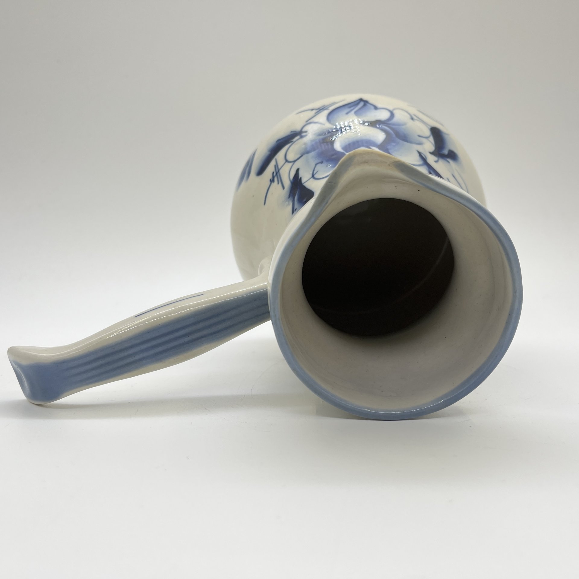 Турка с цветочным декором, фарфор, роспись, Речицкий фарфоровый завод (Гжель), СССР, 1970-1980 гг.