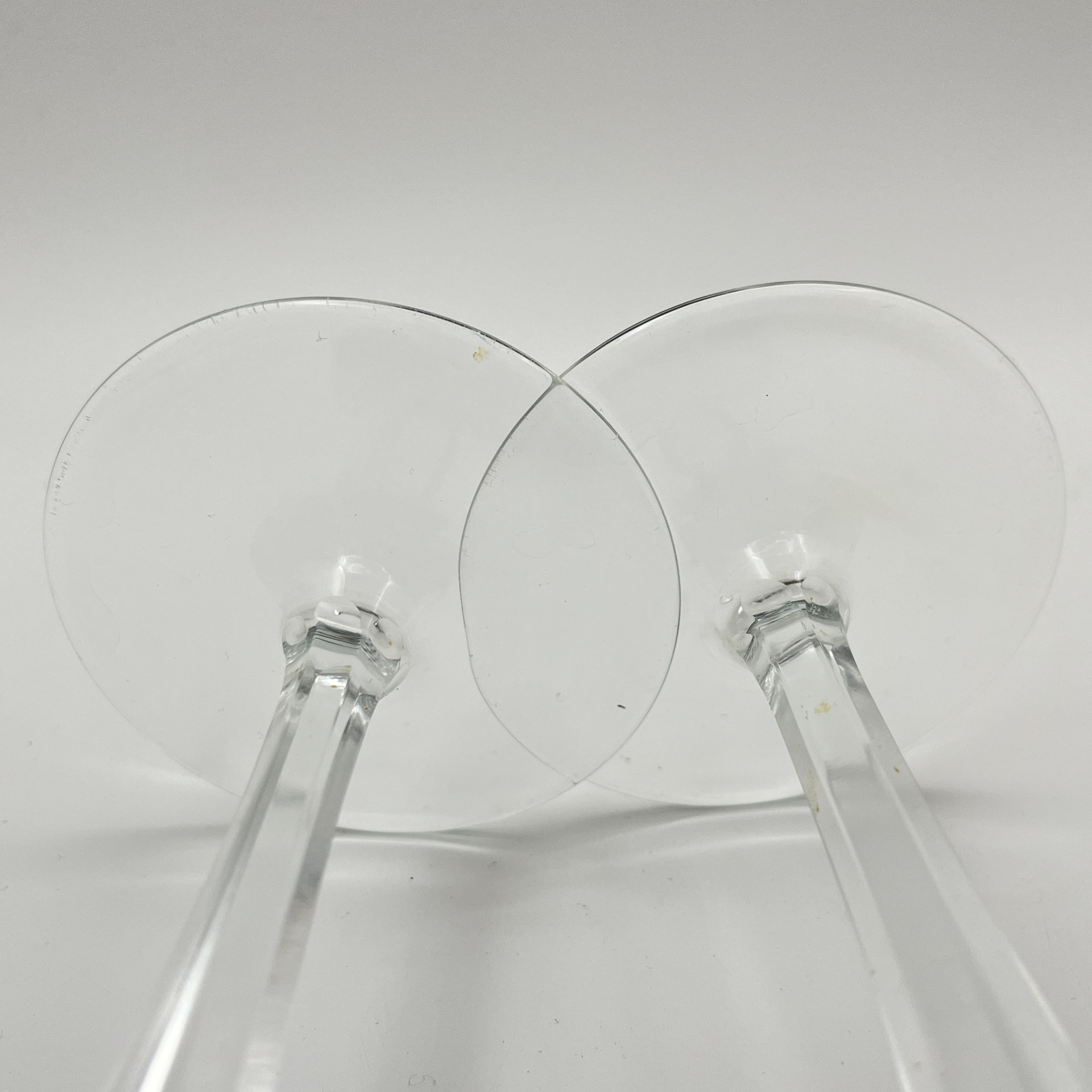 Пара бокалов фиолетового цвета со звездчатым декором, хрусталь, алмазная грань, Германия, 1960-1990 гг.