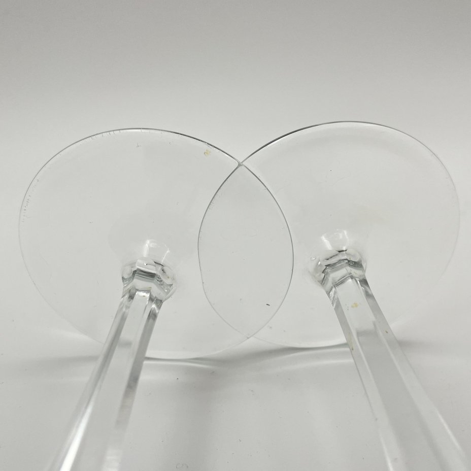 Пара бокалов фиолетового цвета со звездчатым декором