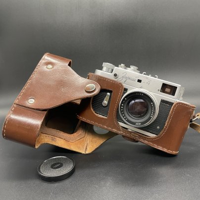 Фотоаппарат "Зоркий-4" с эмблемой "50 лет октября", объективом "Юпитер-8" в оригинальном кофре, Красногорский механический завод (КМЗ)