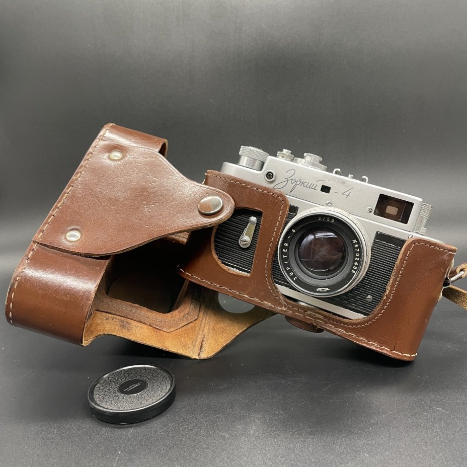 Фотоаппарат "Зоркий-4" с эмблемой "50 лет октября", объективом "Юпитер-8" в оригинальном кофре, Красногорский механический завод (КМЗ)