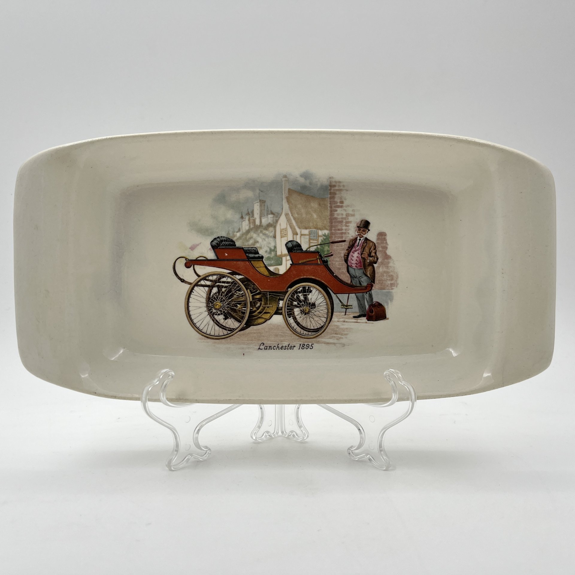 Лоток для мелочей, украшенный изображением автомобиля "Lanchester 1895", фаянс, деколь, Западная Европа, 1950-1970 гг.