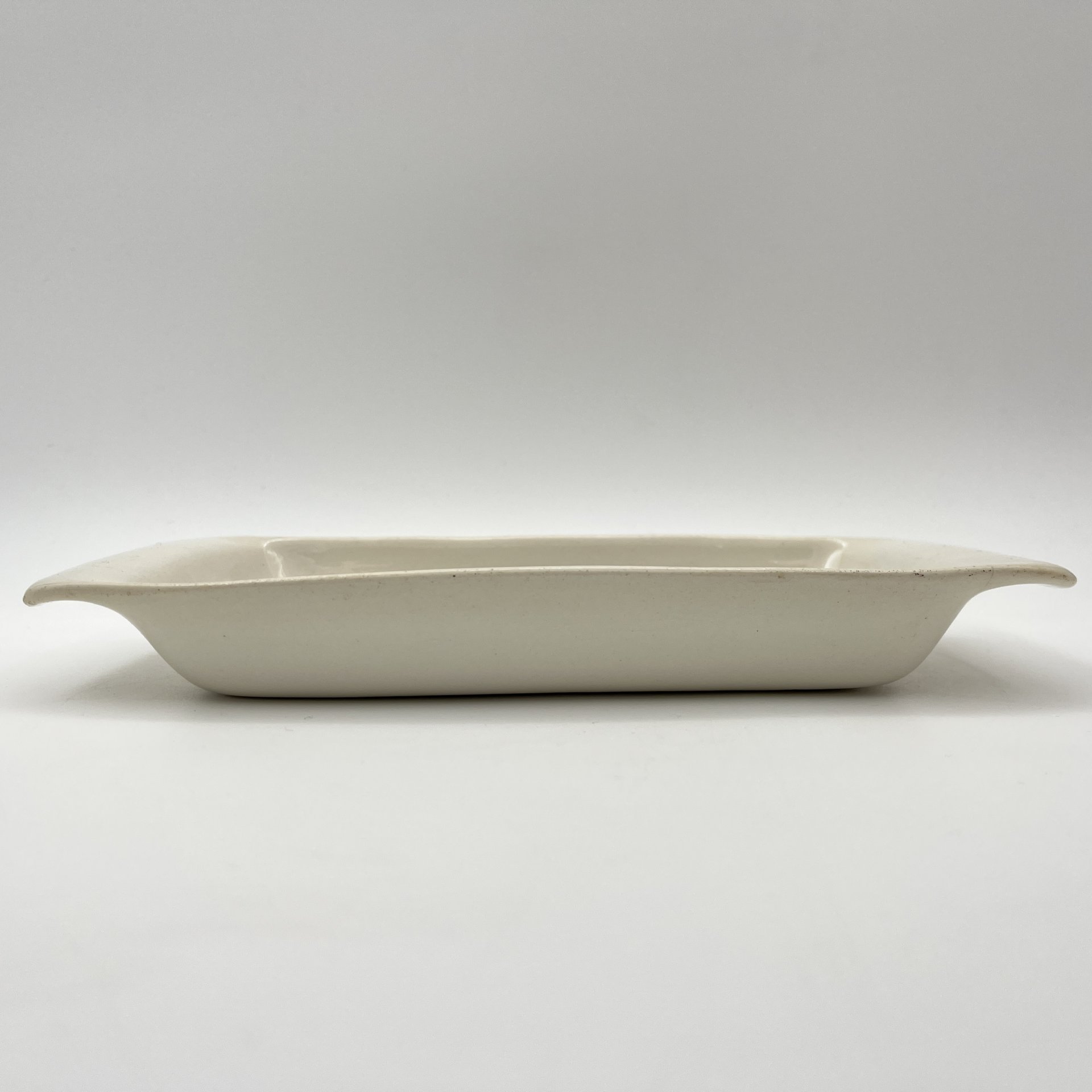 Лоток для мелочей, украшенный изображением автомобиля "Lanchester 1895", фаянс, деколь, Западная Европа, 1950-1970 гг.