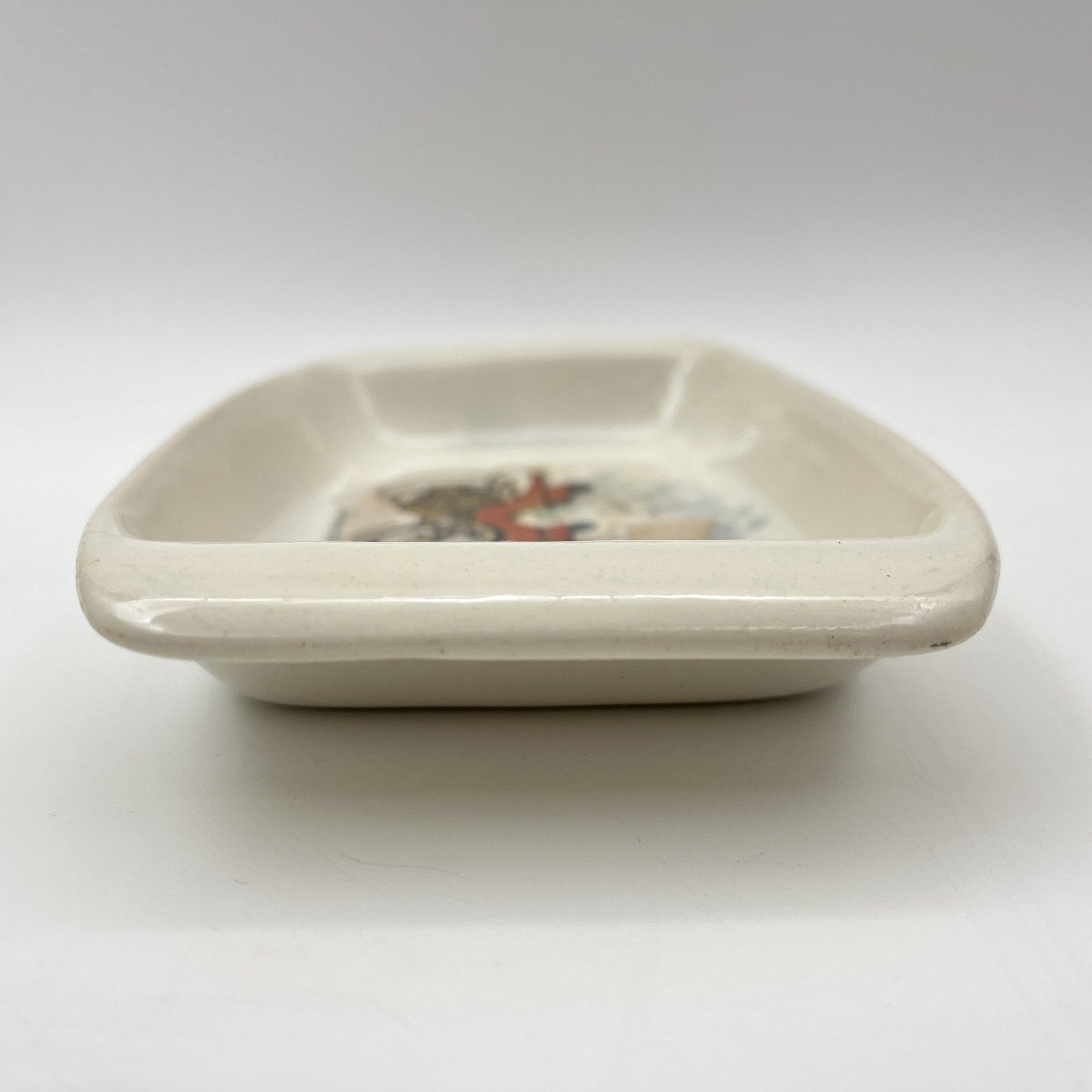 Лоток для мелочей, украшенный изображением автомобиля "Lanchester 1895", фаянс, деколь, Западная Европа, 1950-1970 гг.