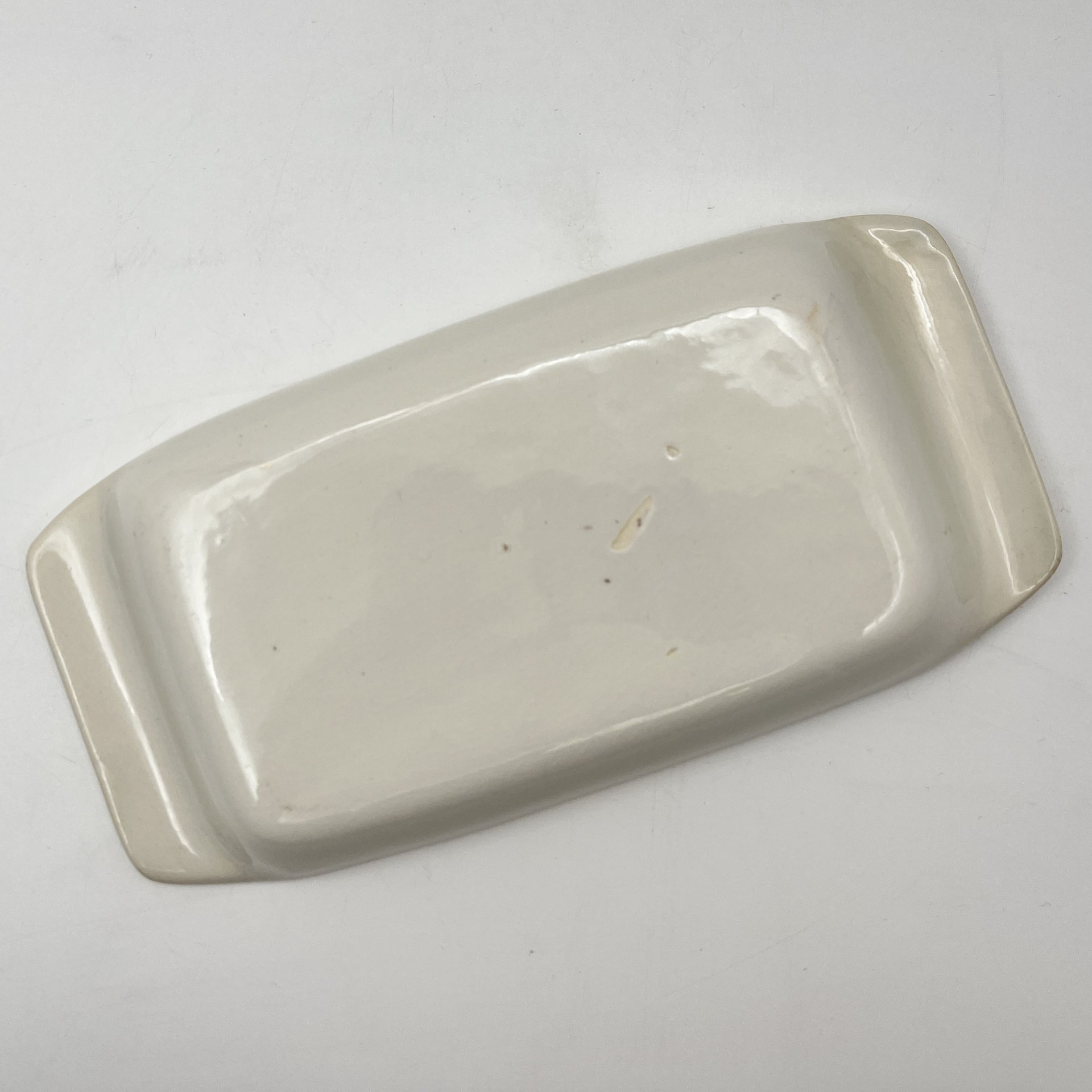 Лоток для мелочей, украшенный изображением автомобиля "Lanchester 1895", фаянс, деколь, Западная Европа, 1950-1970 гг.