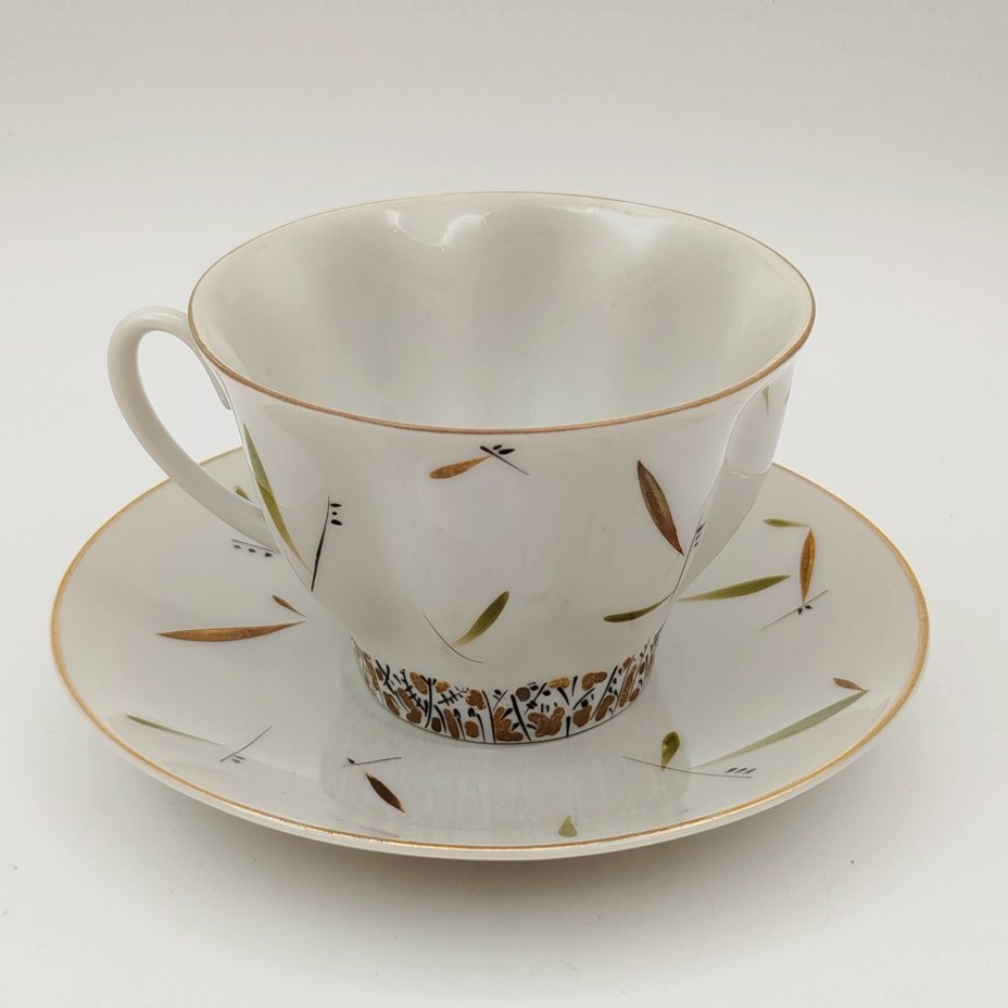 [Редкая роспись] Пара чайная с декором в виде лепестков, форма "Волна" (автор формы Э.М. Криммер), фарфор, роспись, золочение, Ленинградский фарфоровый завод (ЛФЗ), СССР, 1960-1970 гг.