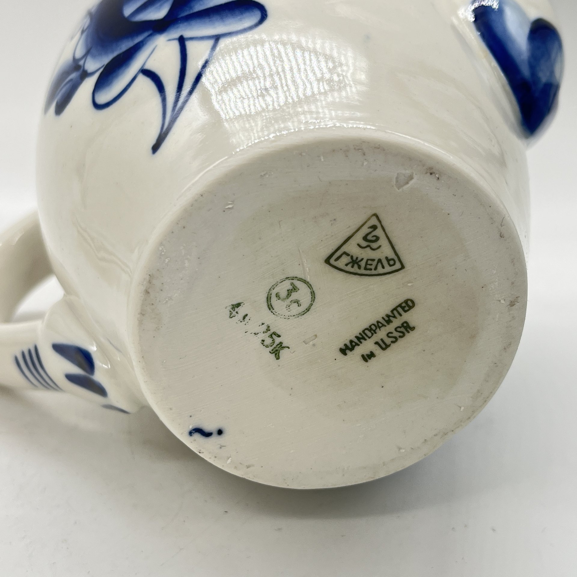 Чайник заварочный с расписным цветочным декором (крышка в подборе), фарфор, роспись, Объединение «Гжель», СССР, 1972-1985 гг.