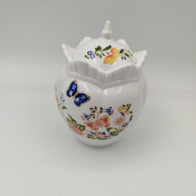 Сахарница, украшенная изображением цветов и бабочек, компания Aynsley, фарфор, деколь, сплав металлов, Великобритания, 1990-2020 гг.