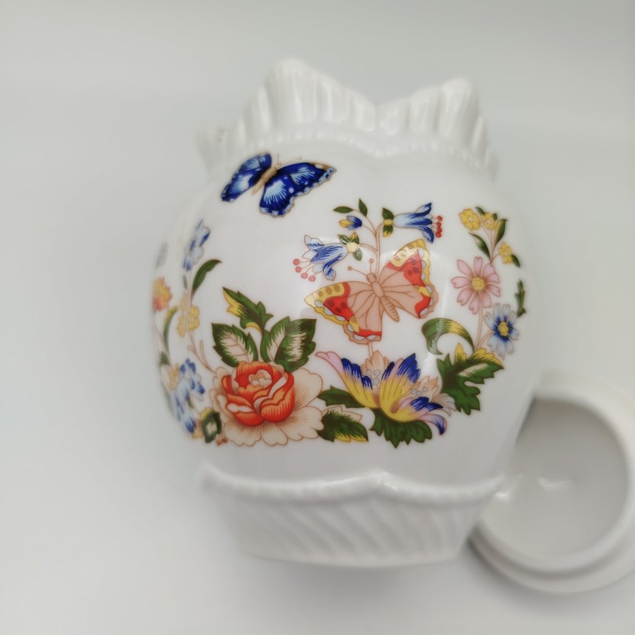 Сахарница, украшенная изображением цветов и бабочек, компания Aynsley