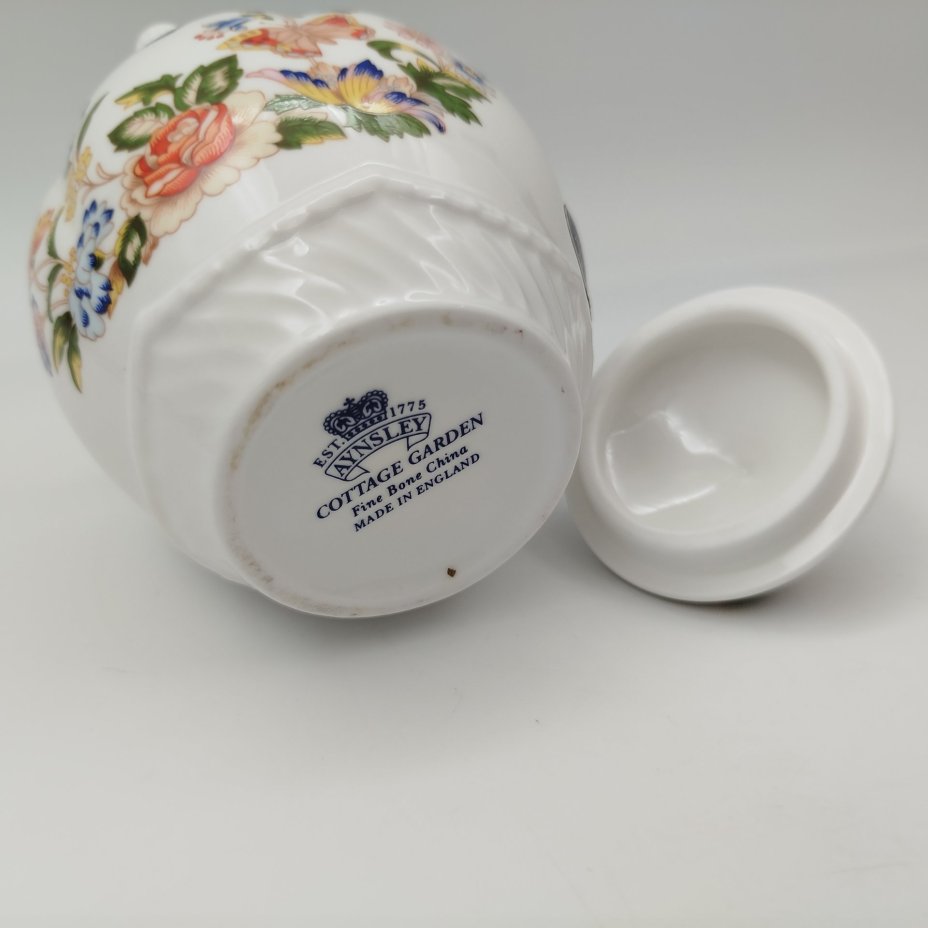 Сахарница, украшенная изображением цветов и бабочек, компания Aynsley