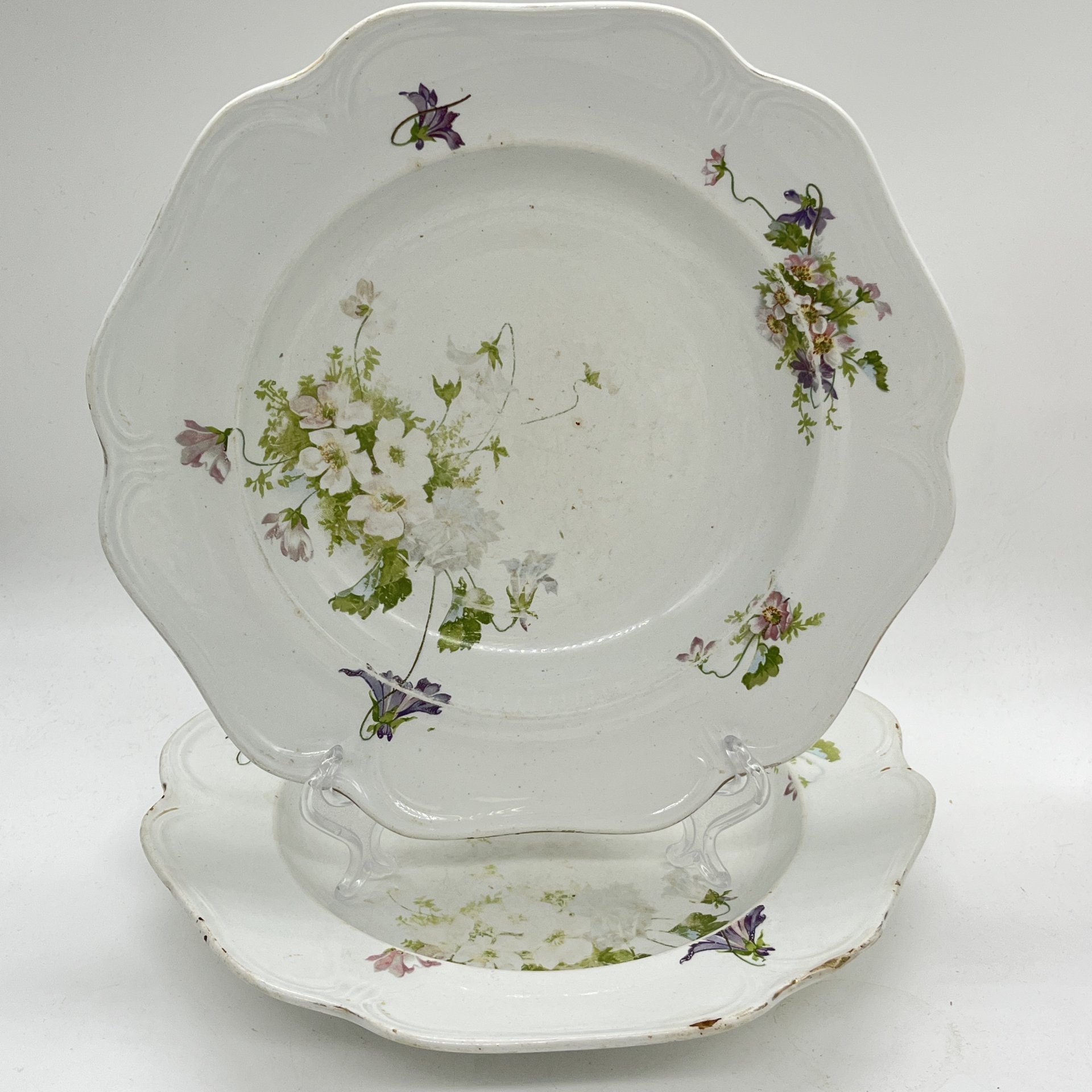 Набор из 2 обеденных тарелок с цветочным декором, фаянс, деколь, Товарищество М.С. Кузнецова, Российская империя, 1890-1910 гг.