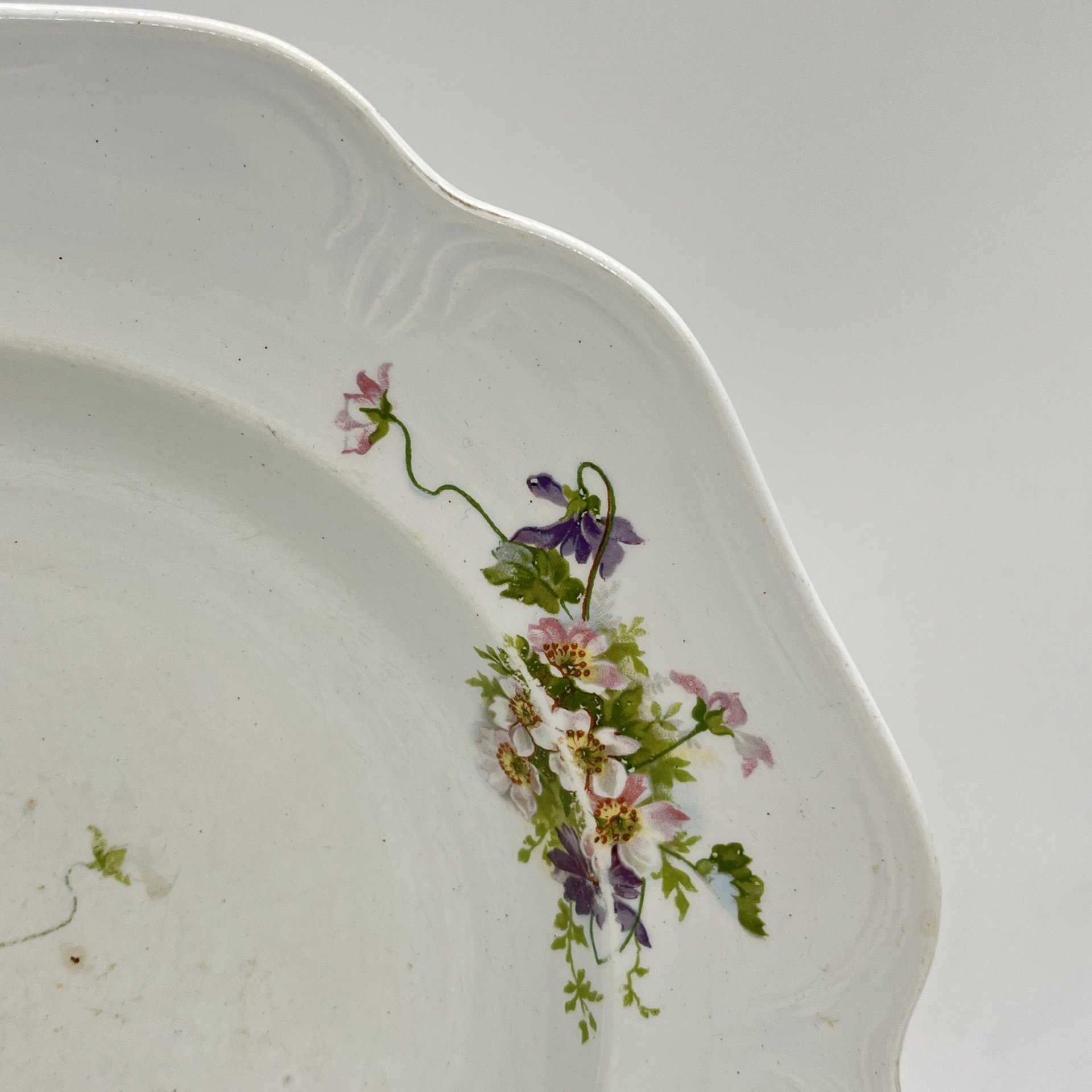 Набор из 2 обеденных тарелок с цветочным декором, фаянс, деколь, Товарищество М.С. Кузнецова, Российская империя, 1890-1910 гг.