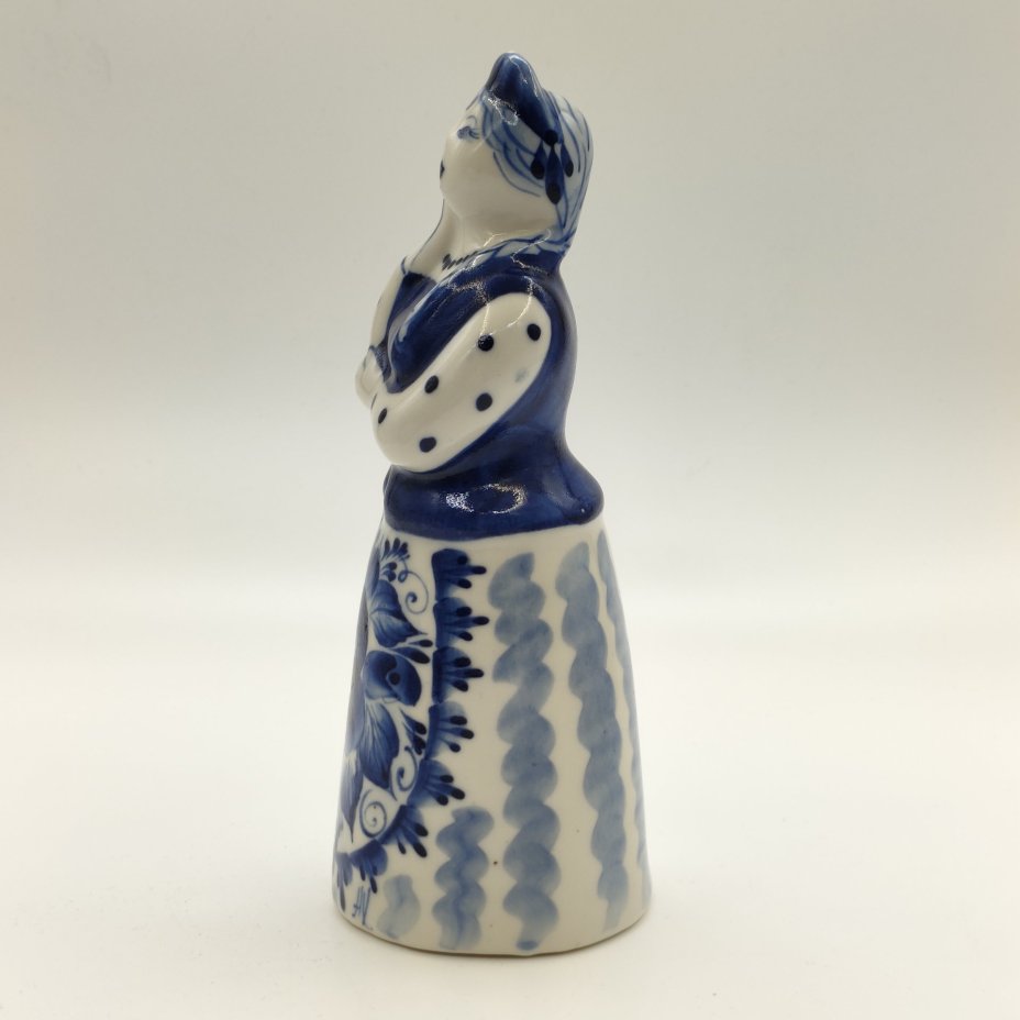 Статуэтка "Крестьянка", Гжель