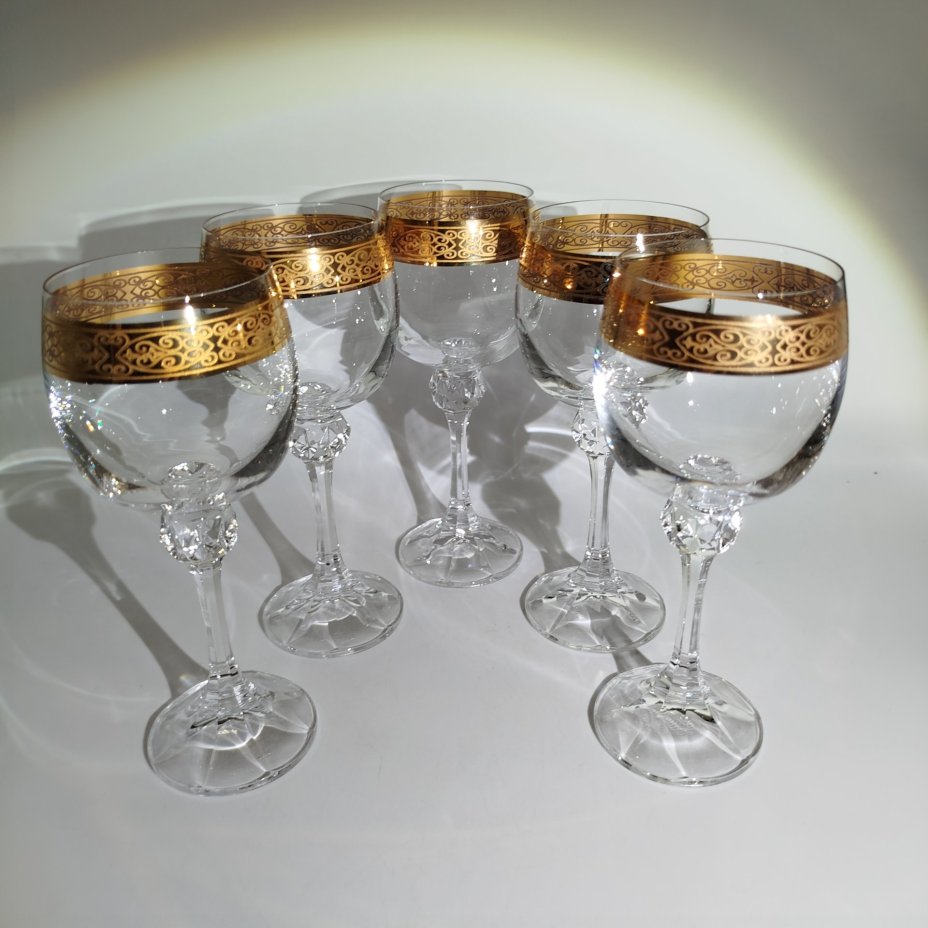 Набор из 5-ти бокалов для вина с фигурной ножкой, украшенные золотым узором, хрусталь, золочение, Bohemia Crystal (Bohemia Glass), Чехия, 1993-2010 гг.