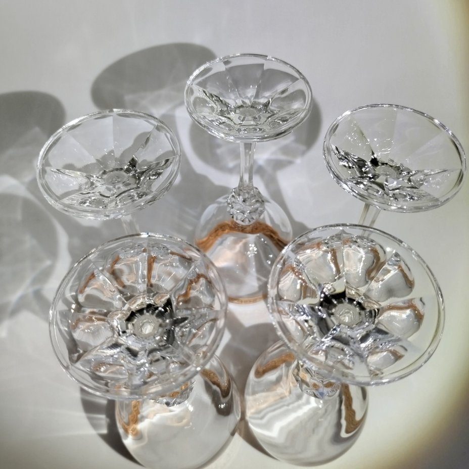 Набор из 5-ти бокалов для вина с фигурной ножкой, украшенные золотым узором, хрусталь, золочение, Bohemia Crystal (Bohemia Glass), Чехия, 1993-2010 гг.