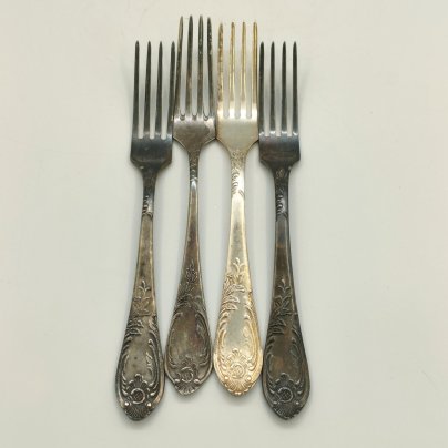Набор из 4-х десертных вилок, украшенных растительным декором, мНЦ (медь-никель-цинк), Вольнянский завод столовых приборов им. Шевченко (ЗiШ, ЗиШ), СССР, 1960-1990 гг.