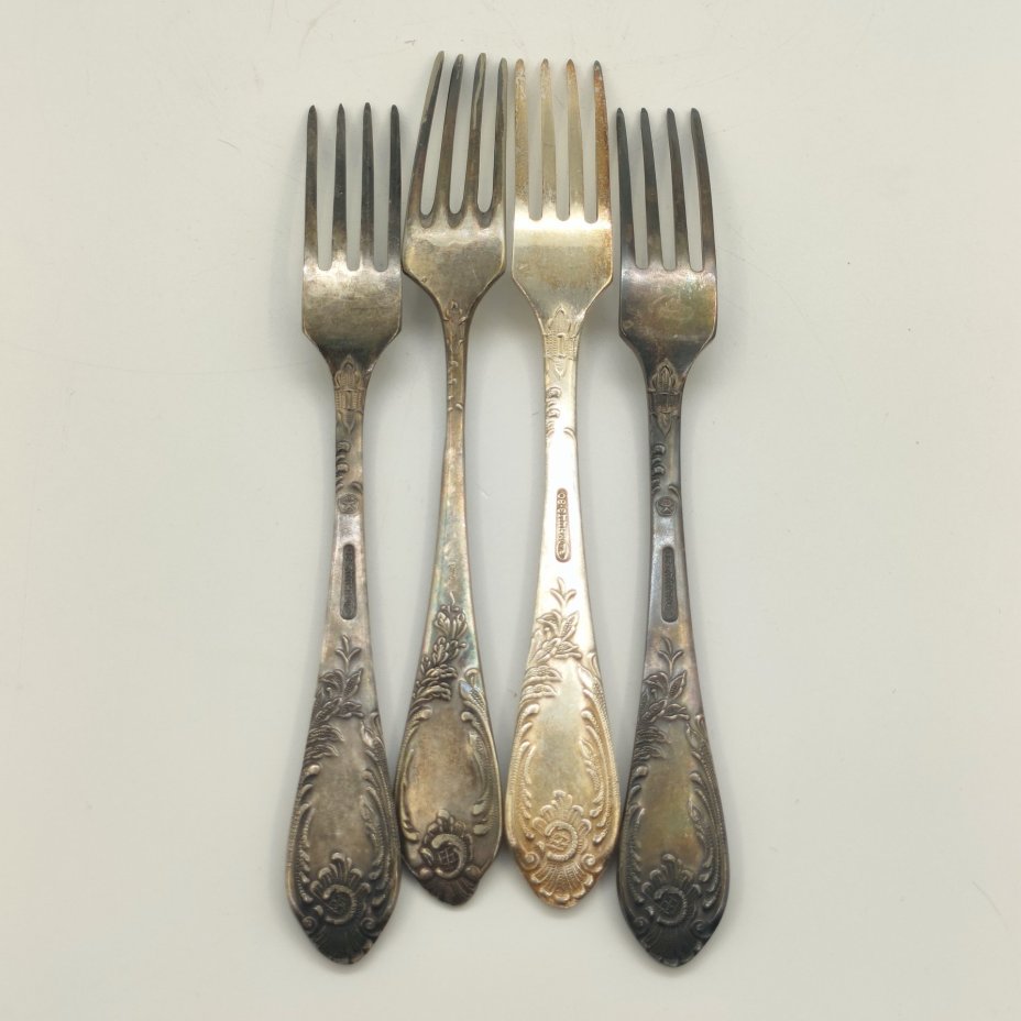 Набор из 4-х десертных вилок, украшенных растительным декором, мНЦ (медь-никель-цинк), Вольнянский завод столовых приборов им. Шевченко (ЗiШ, ЗиШ), СССР, 1960-1990 гг.